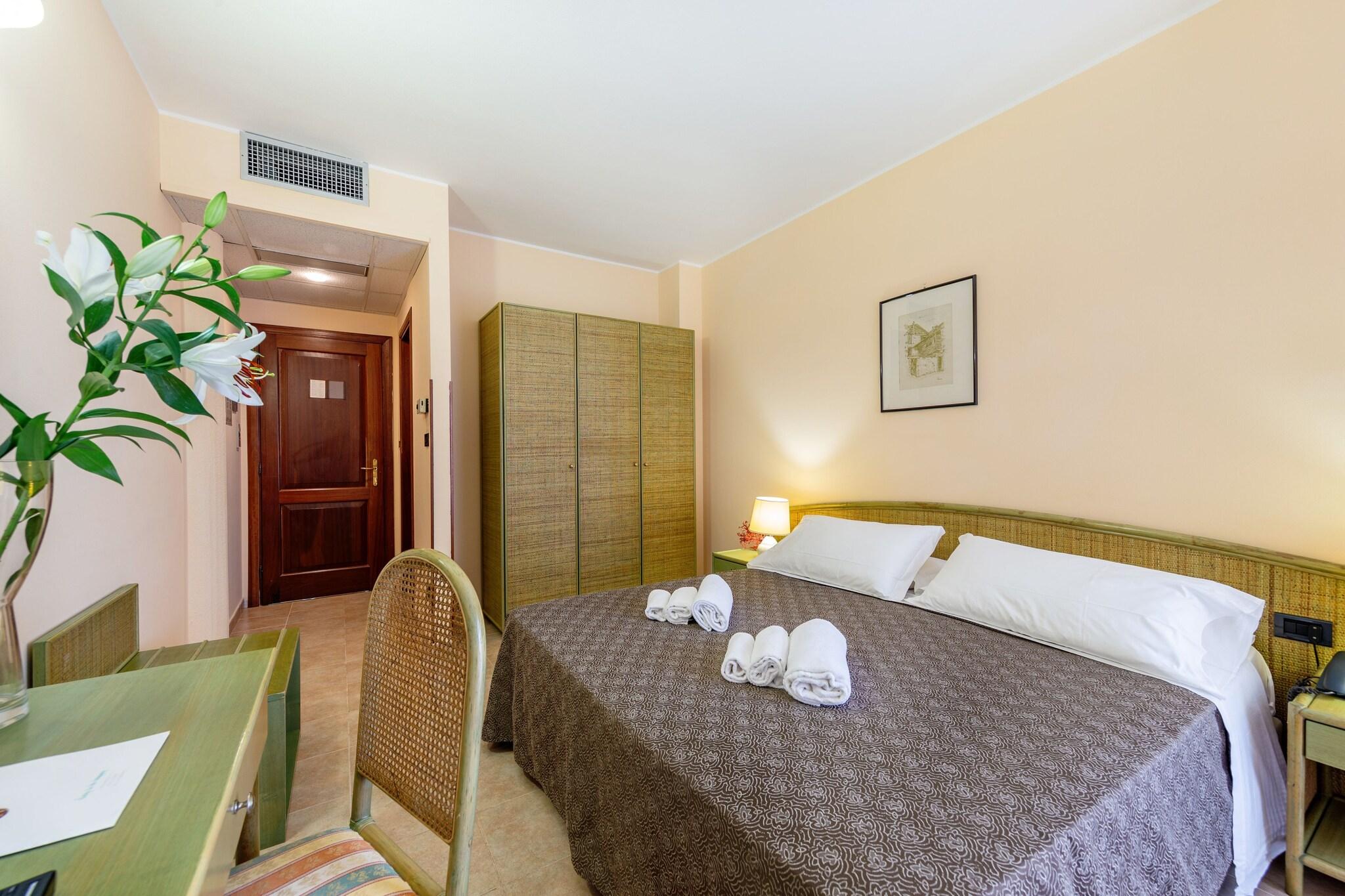 Double or Twin with Double Bed