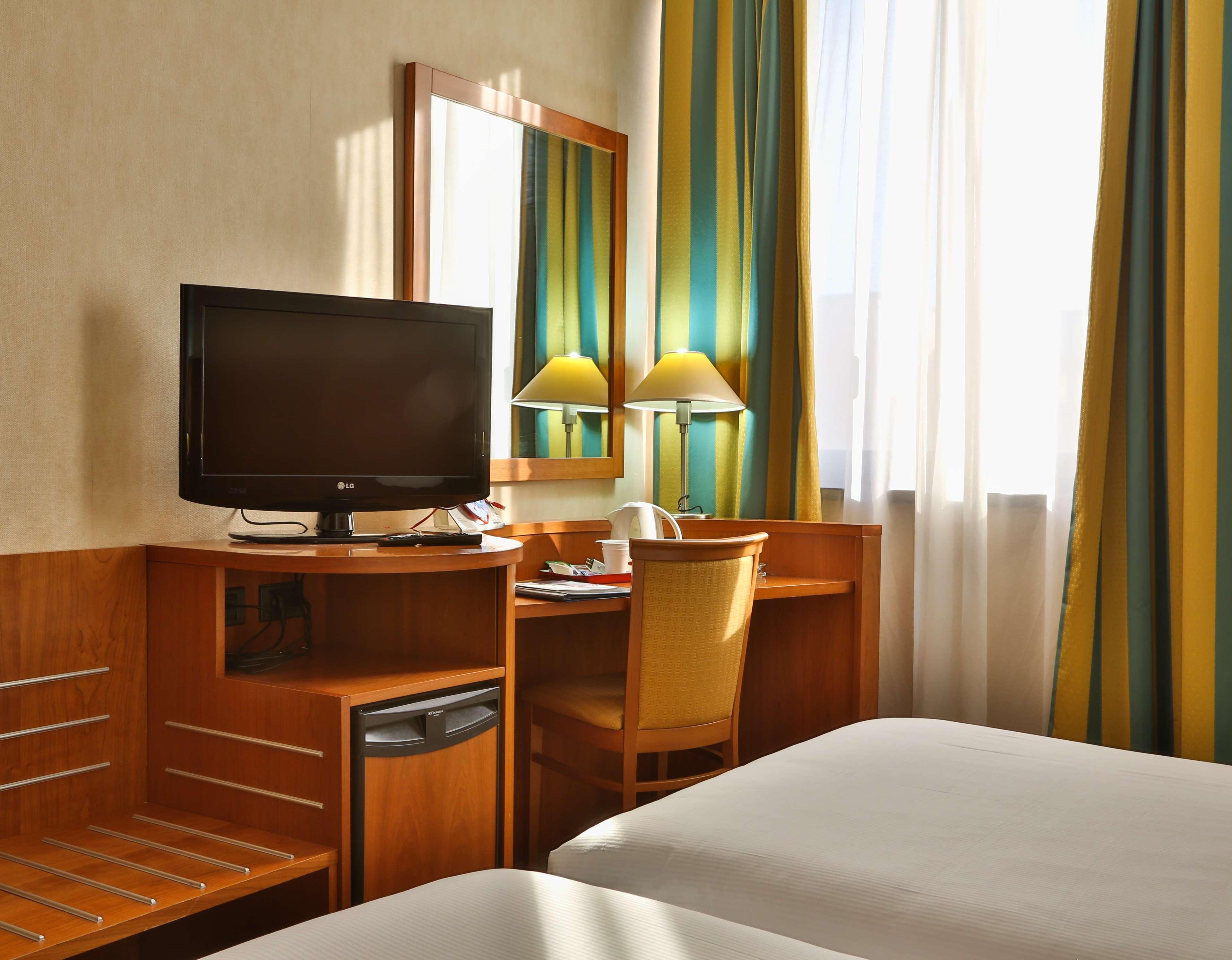 Double Queen Size Bed