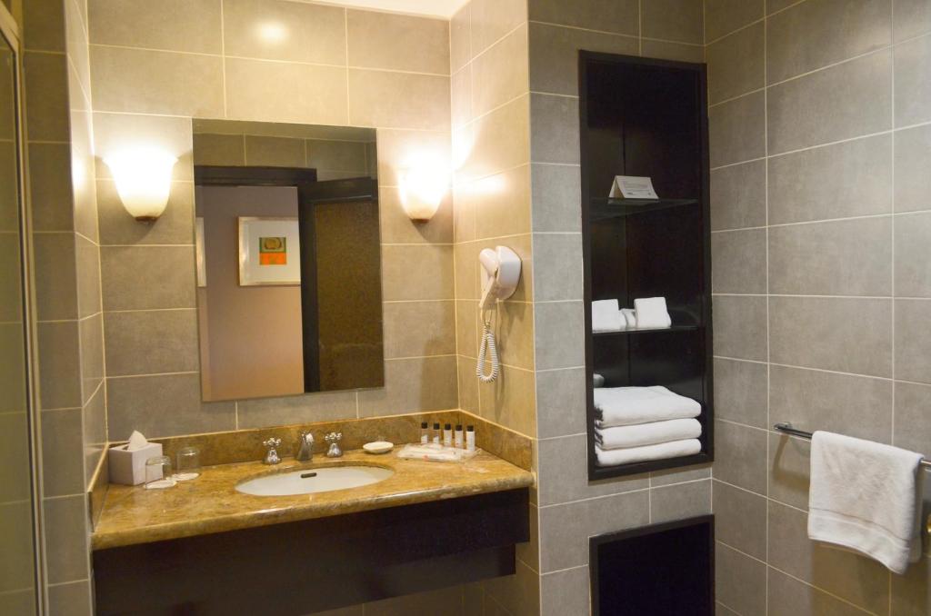 Double Deluxe King Bed