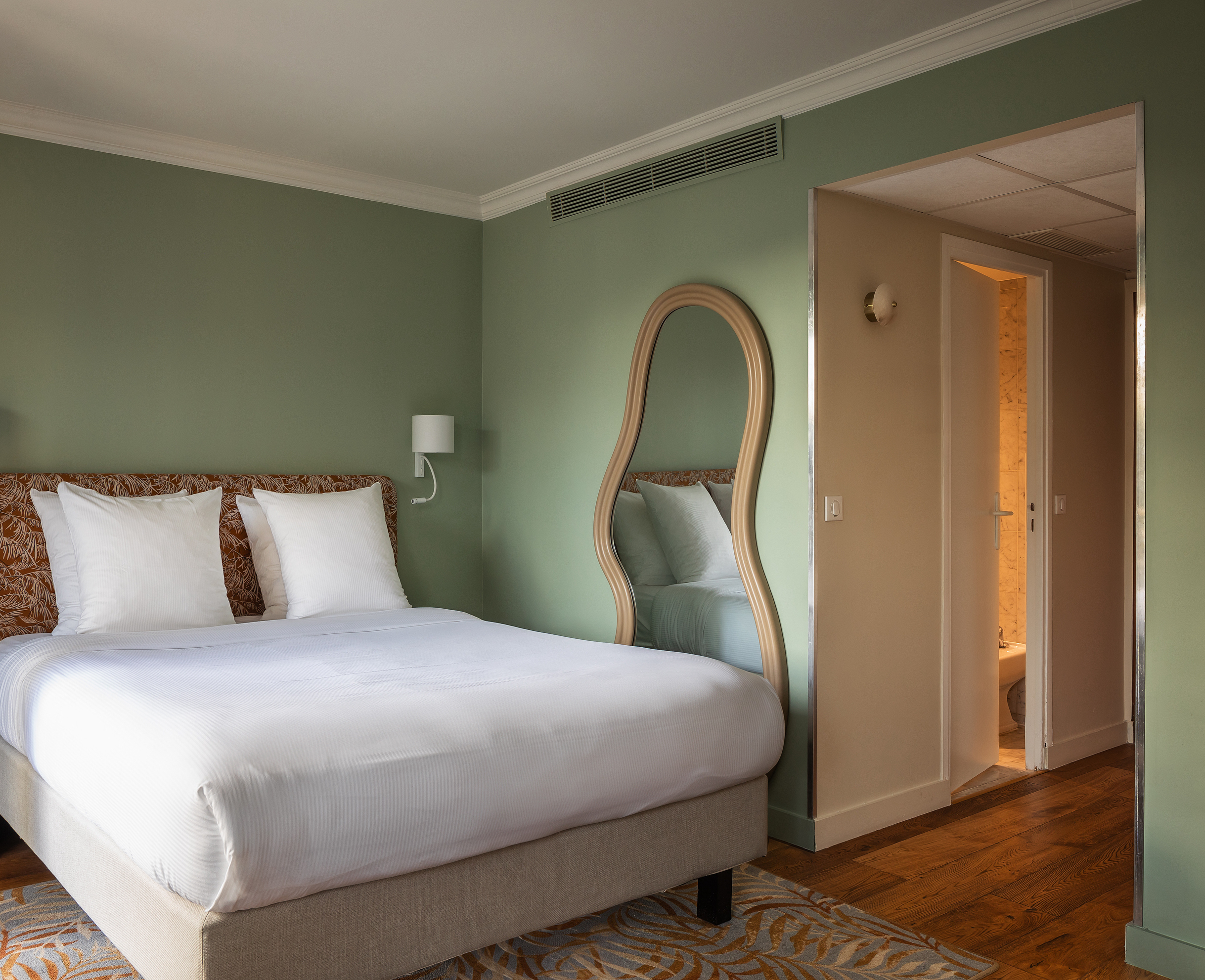 Room Connecting Room