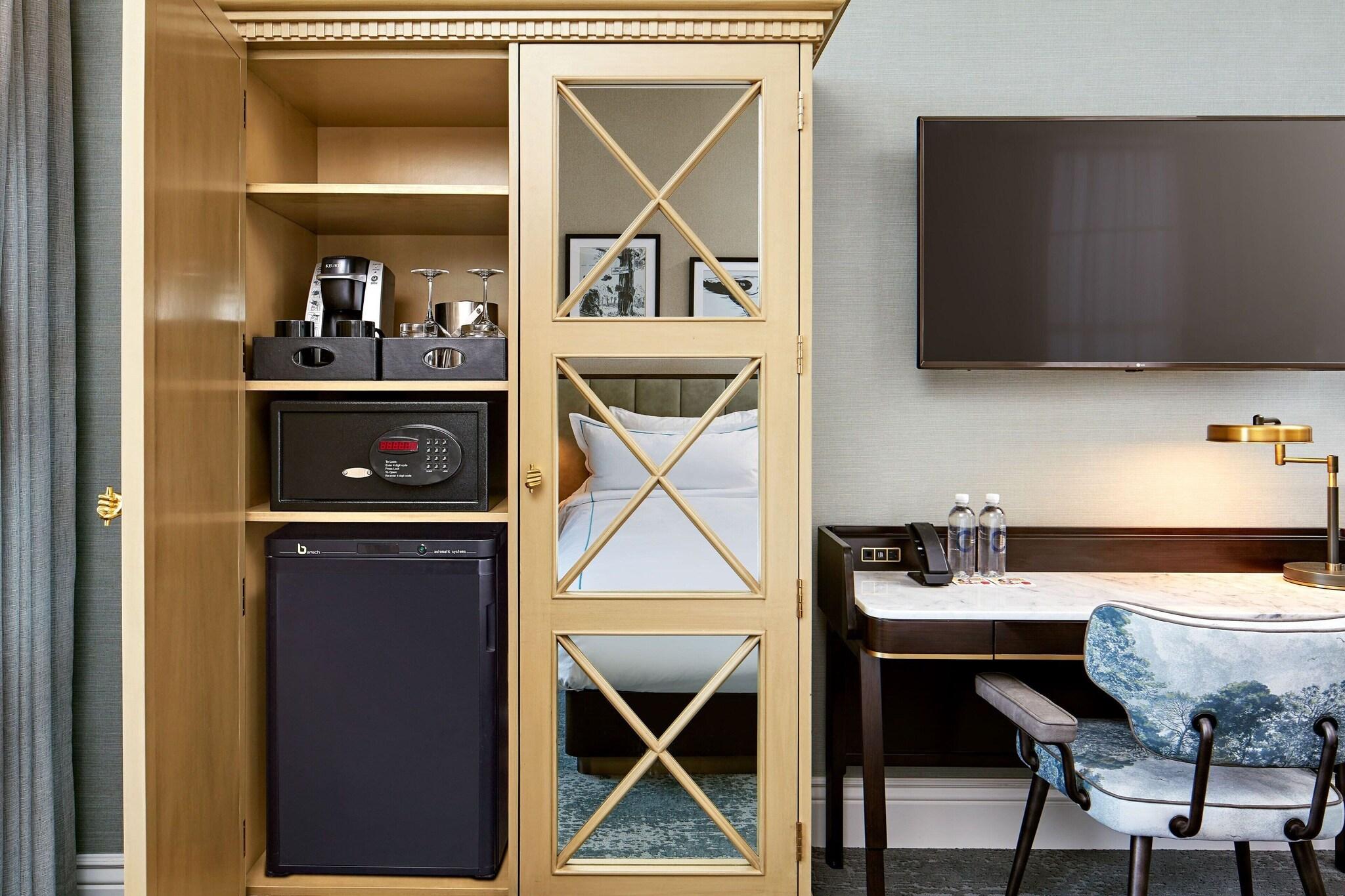 Double Deluxe King Bed