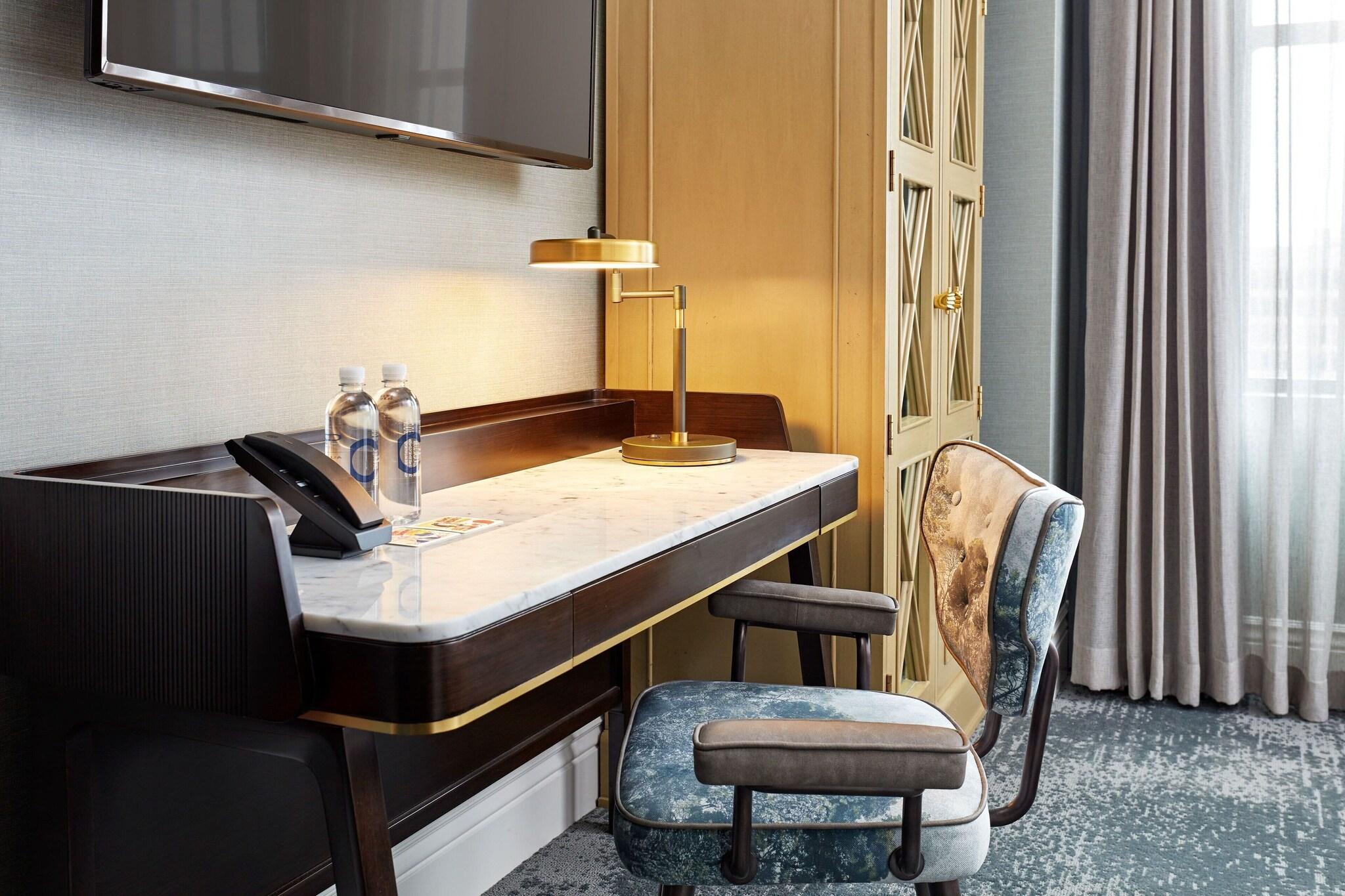 Junior Suite King Size Bed