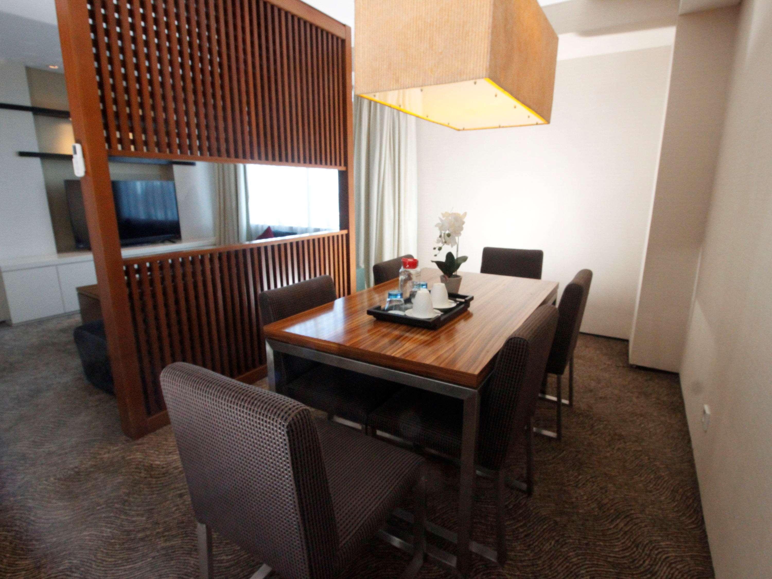 Suite Business King Bed