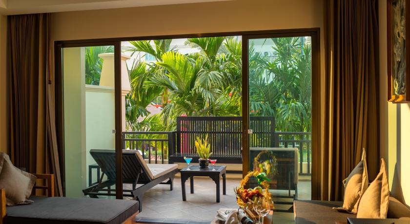 Double or Twin Deluxe Pool View