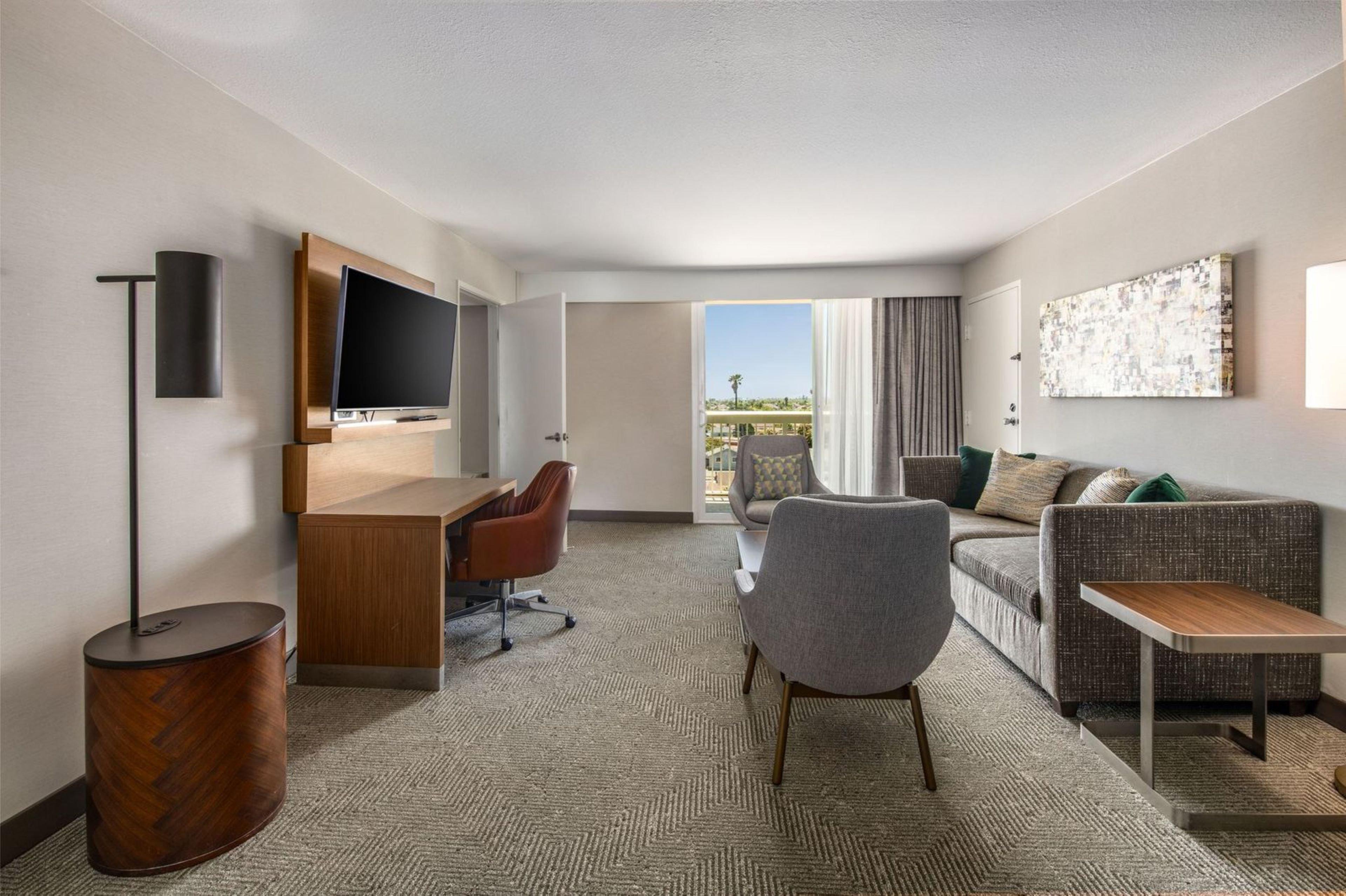 Suite Pool View King Bed