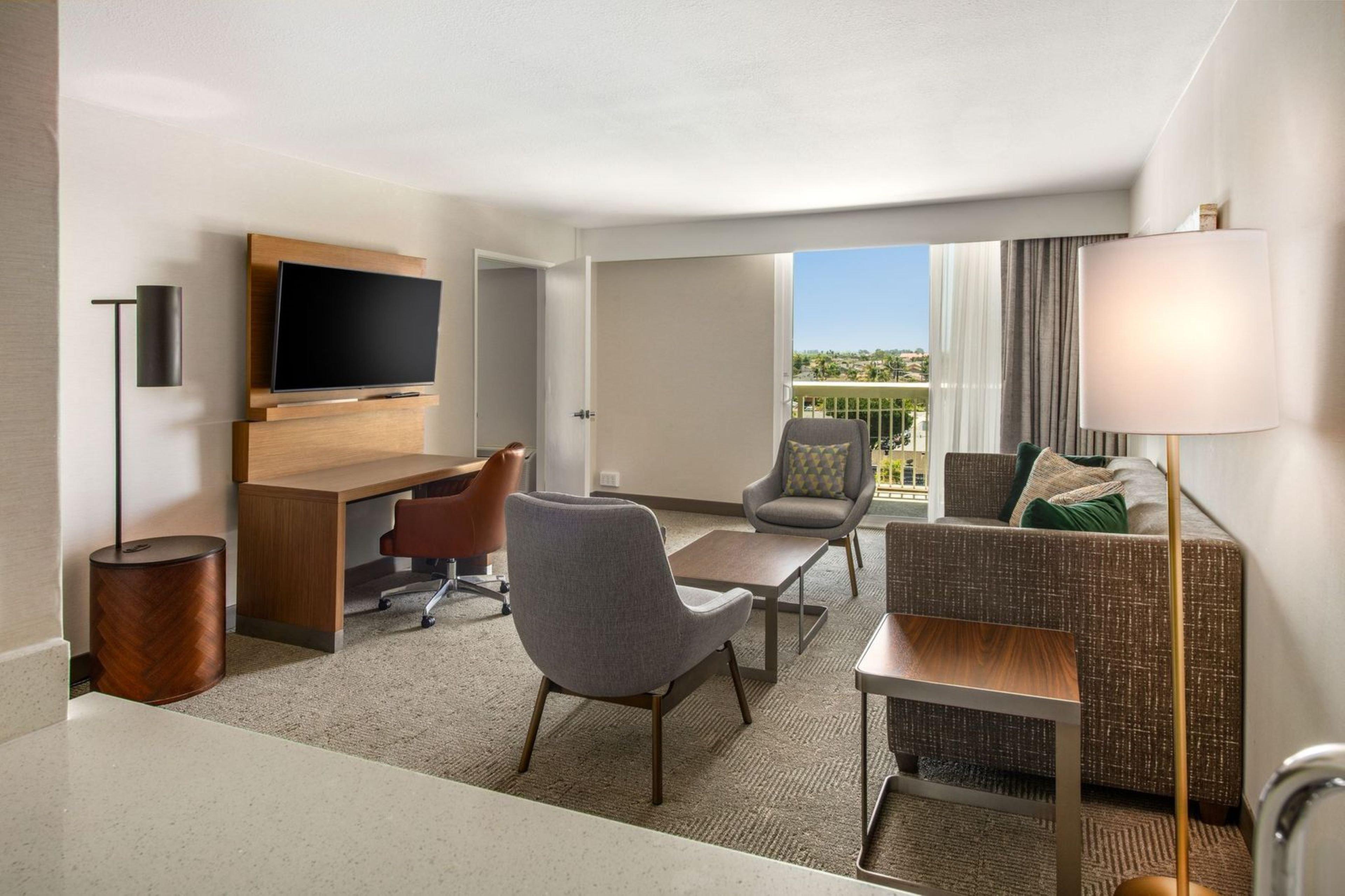 Suite Pool View King Bed