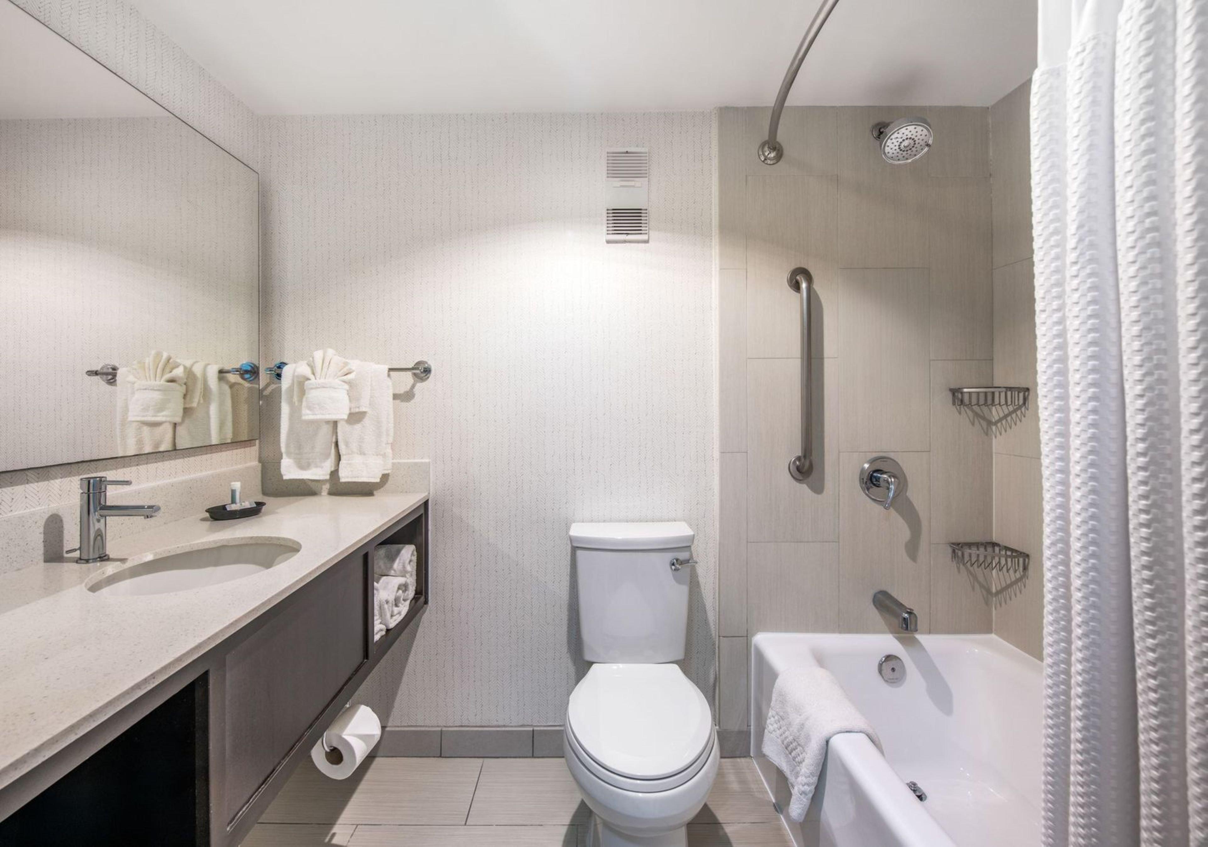 Suite Pool View King Bed