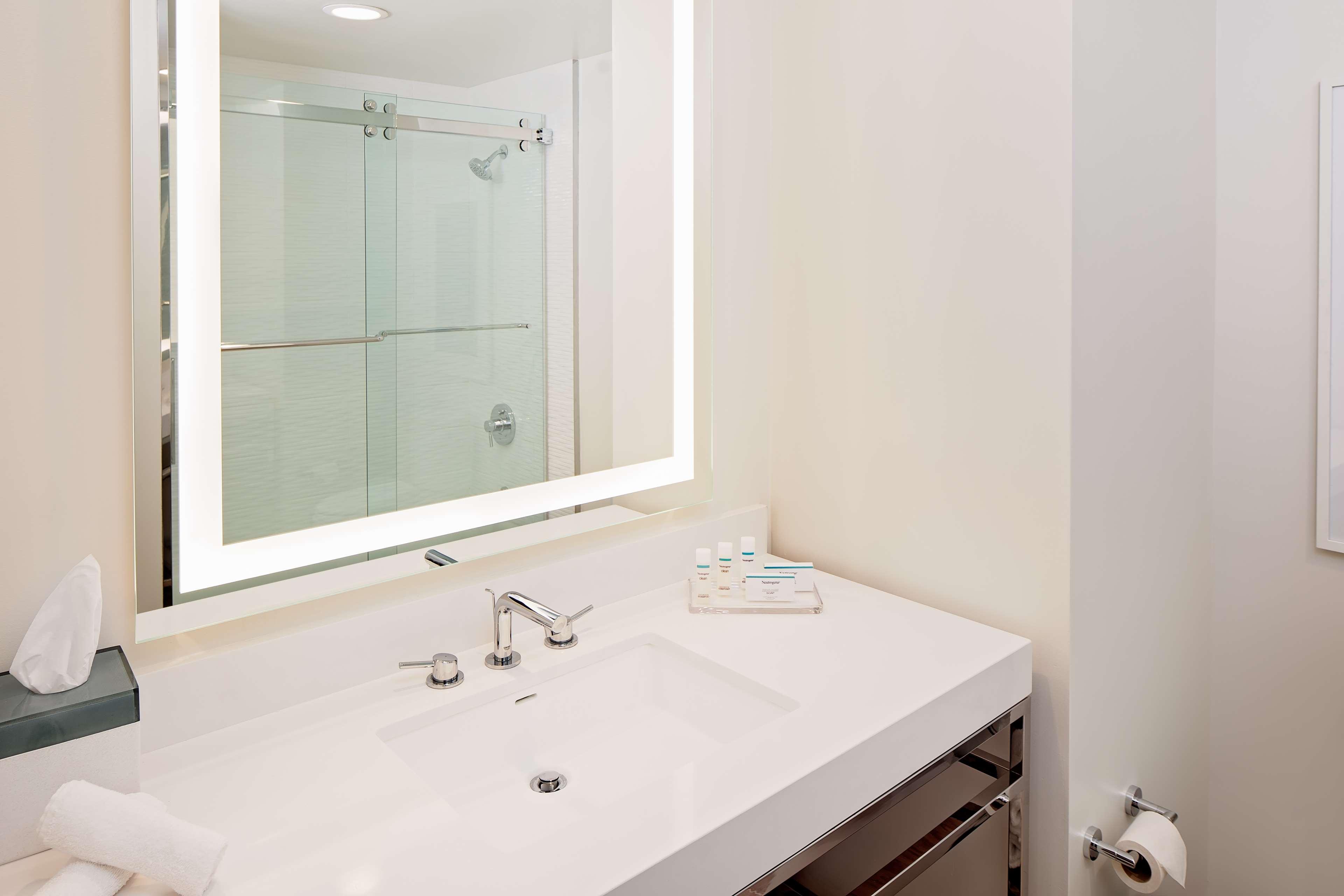 Suite City View Two Double Beds