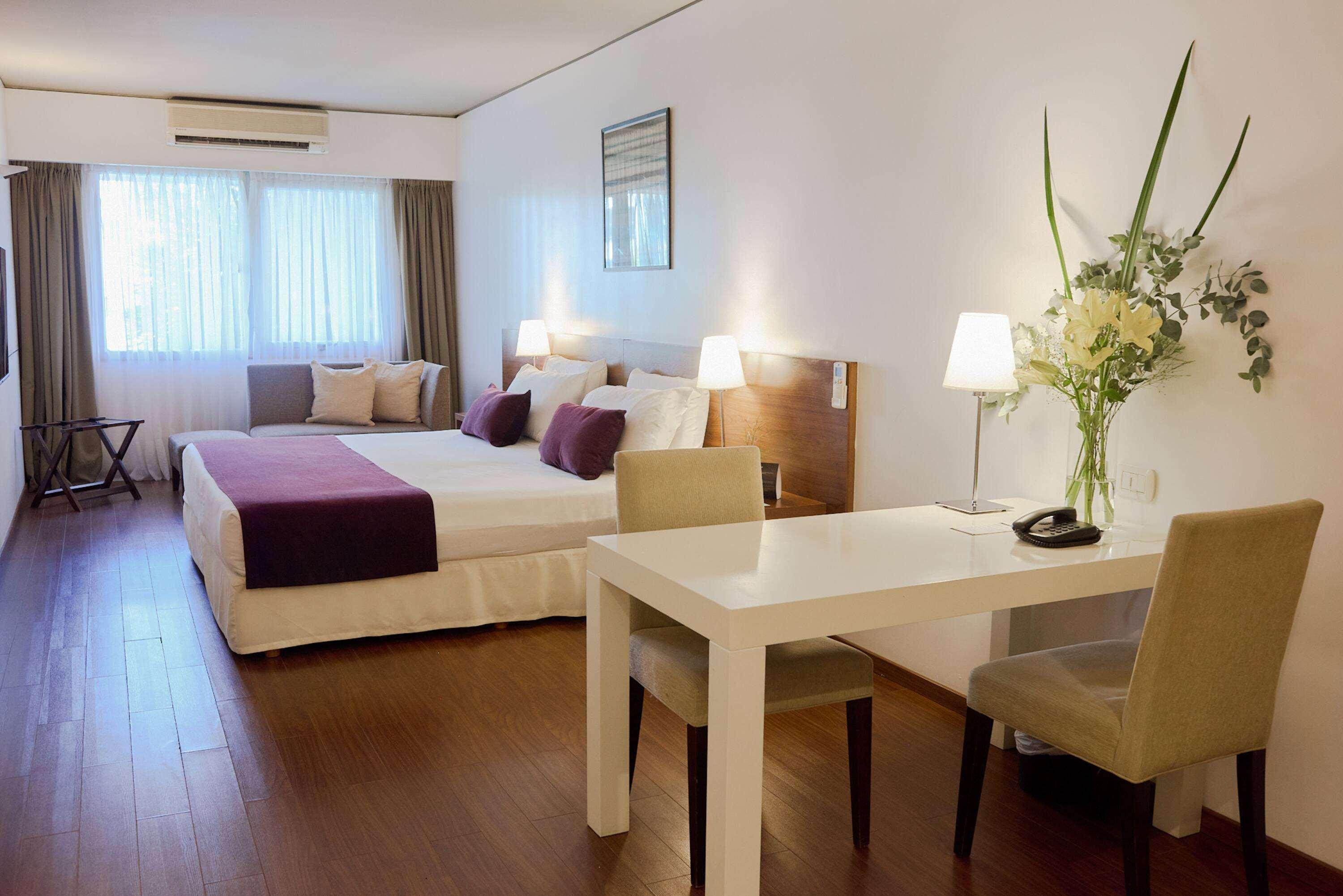 Double Classic Queen Bed