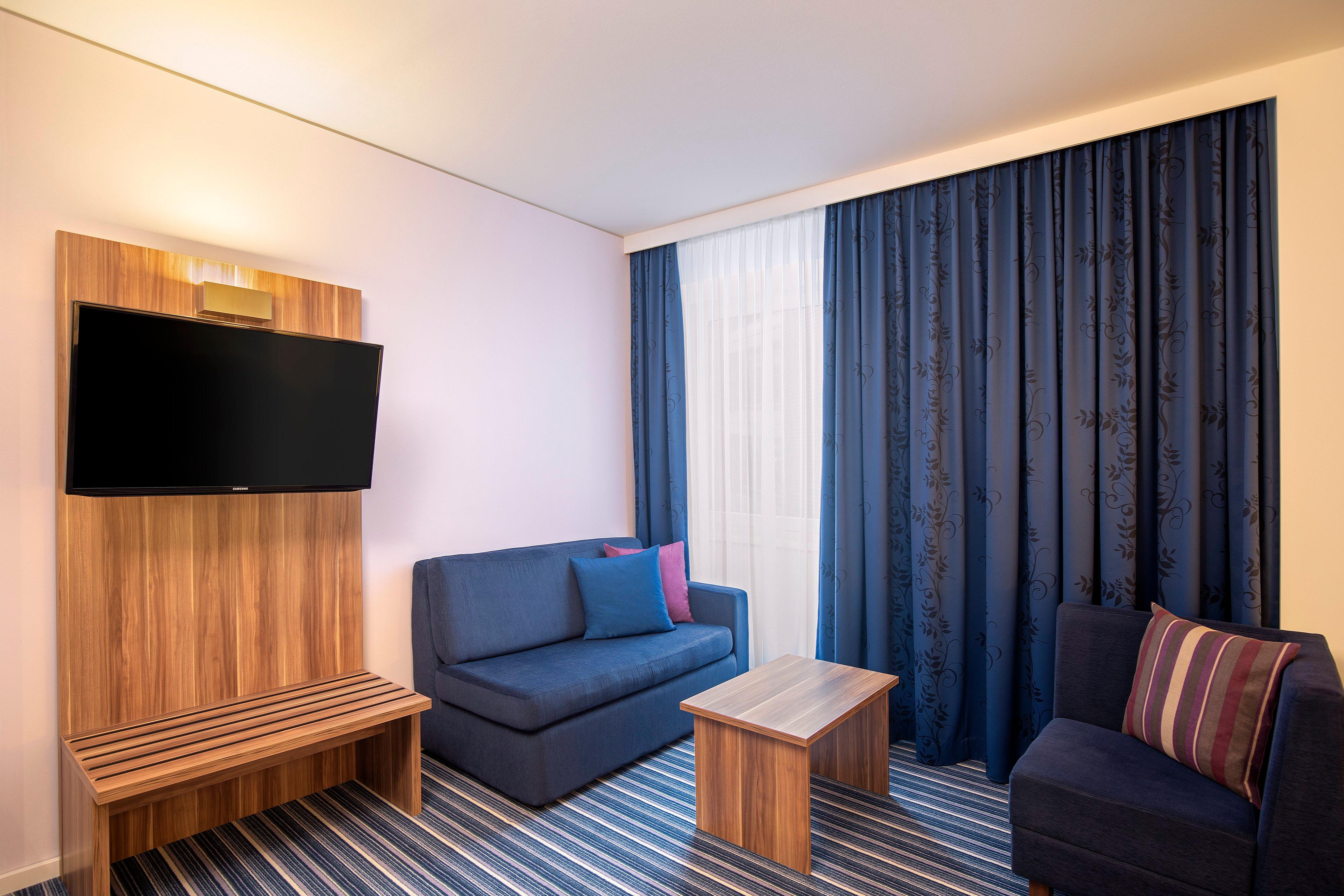 Suite King Size Bed