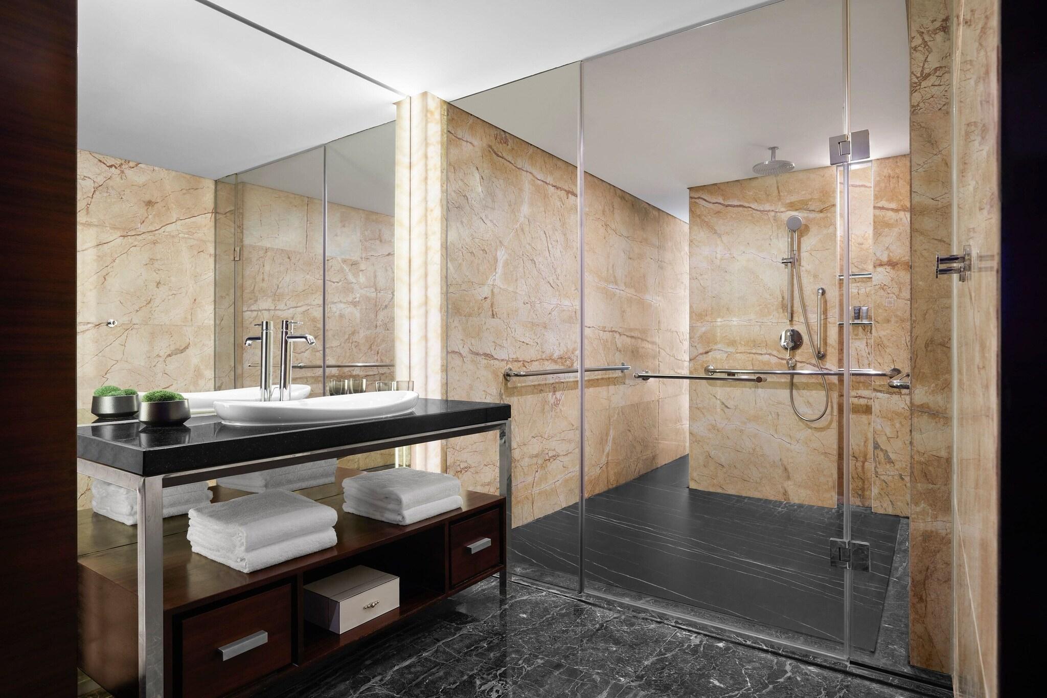 Double Deluxe King Bed