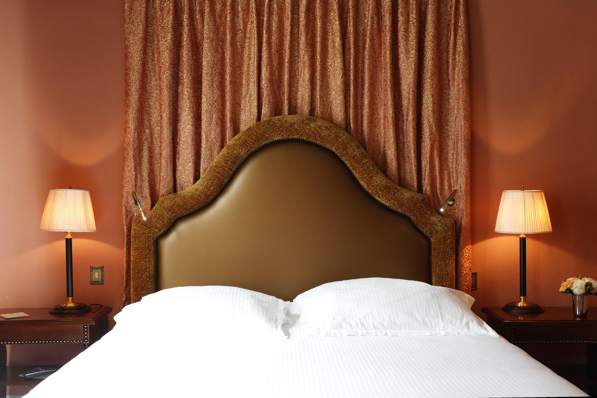 Double Deluxe Queen Bed