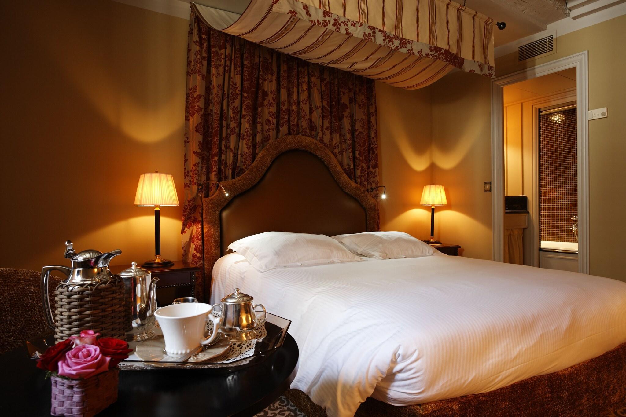 Double Deluxe Queen Bed