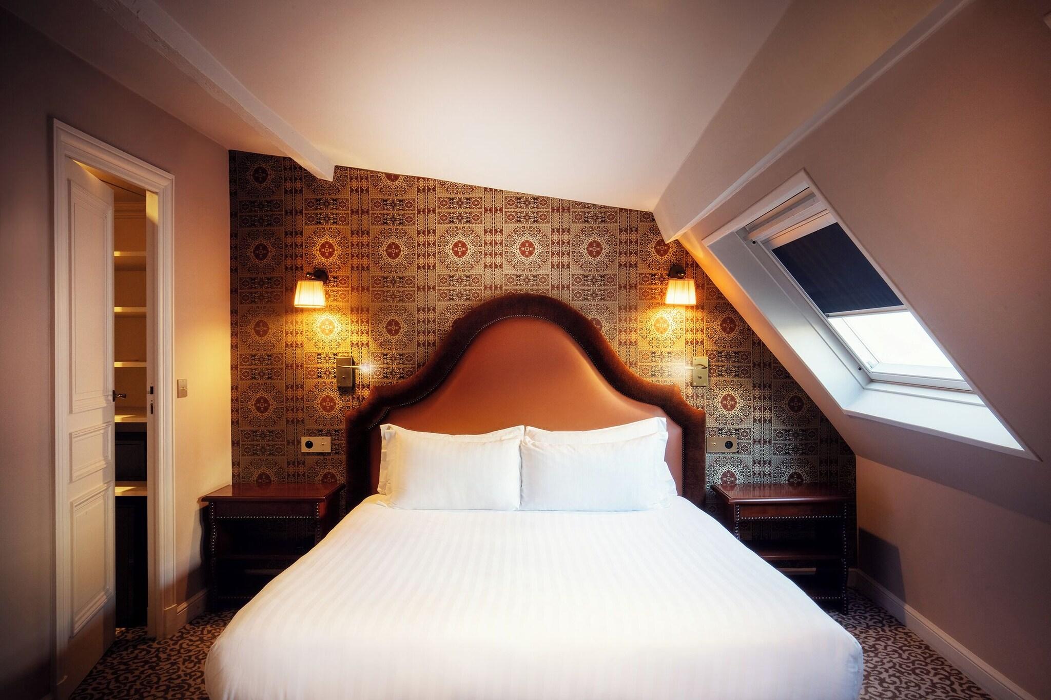 Double Queen Size Bed