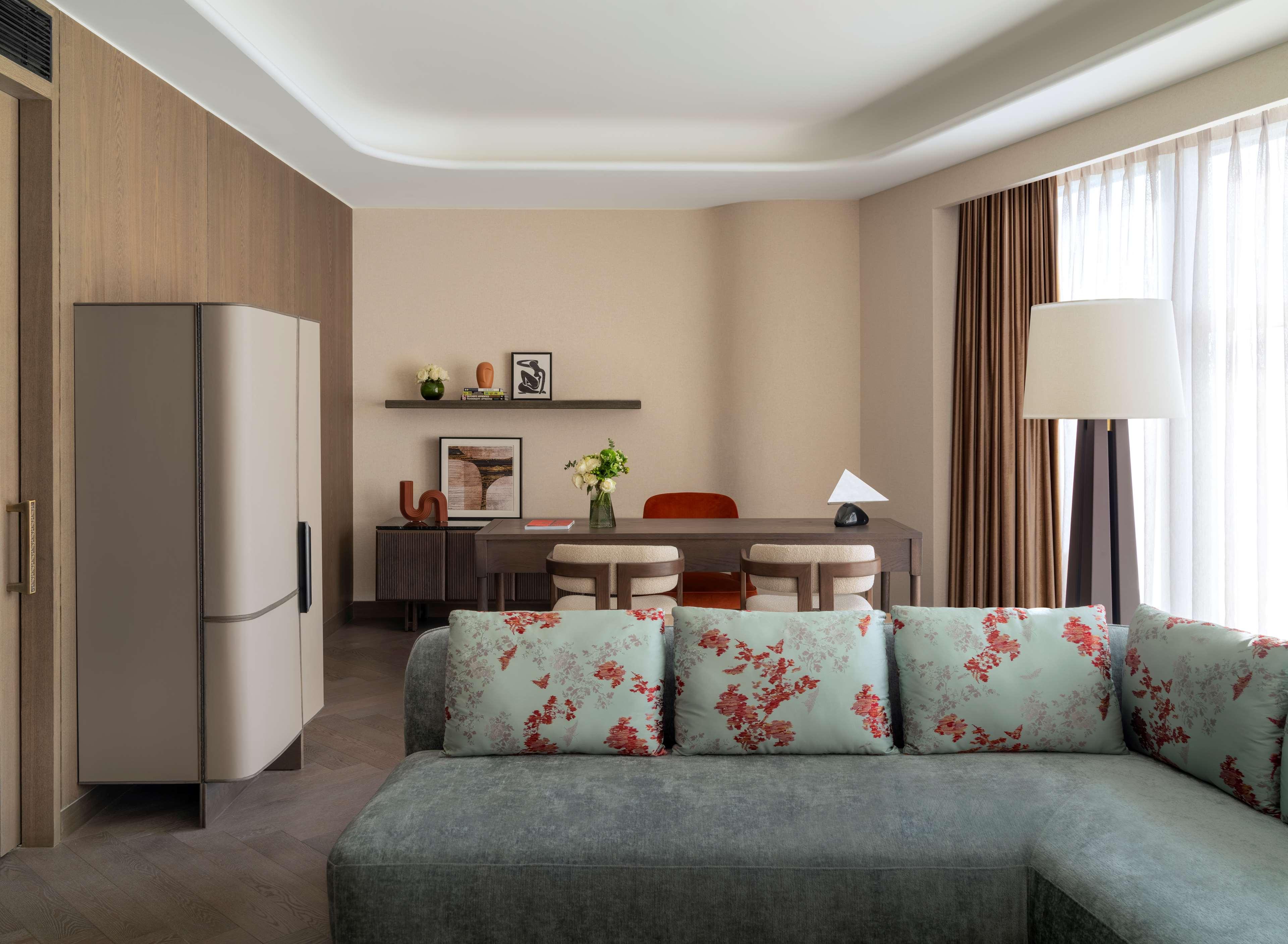 Suite Deluxe Two Queen Beds