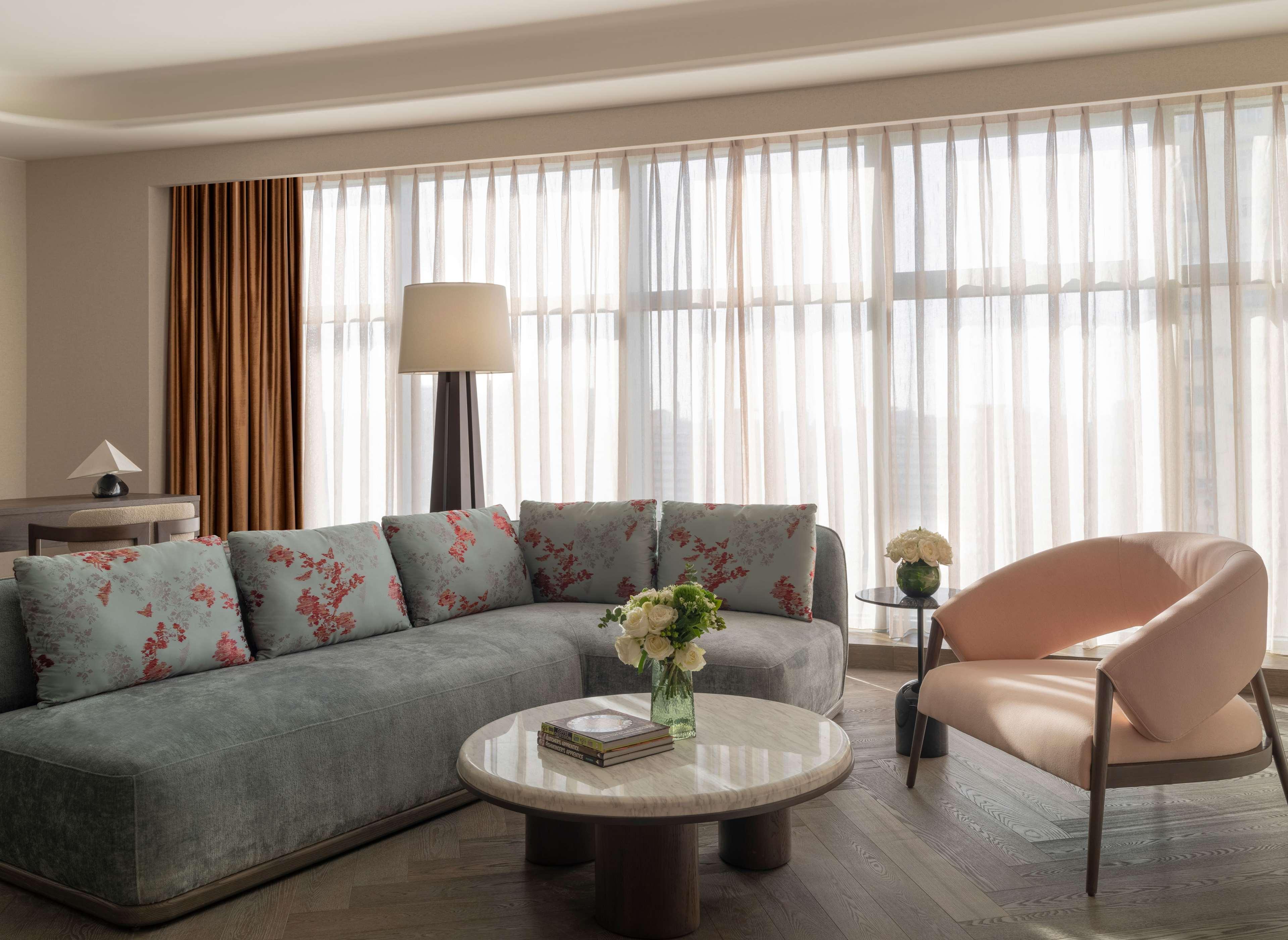 Suite Deluxe King Bed