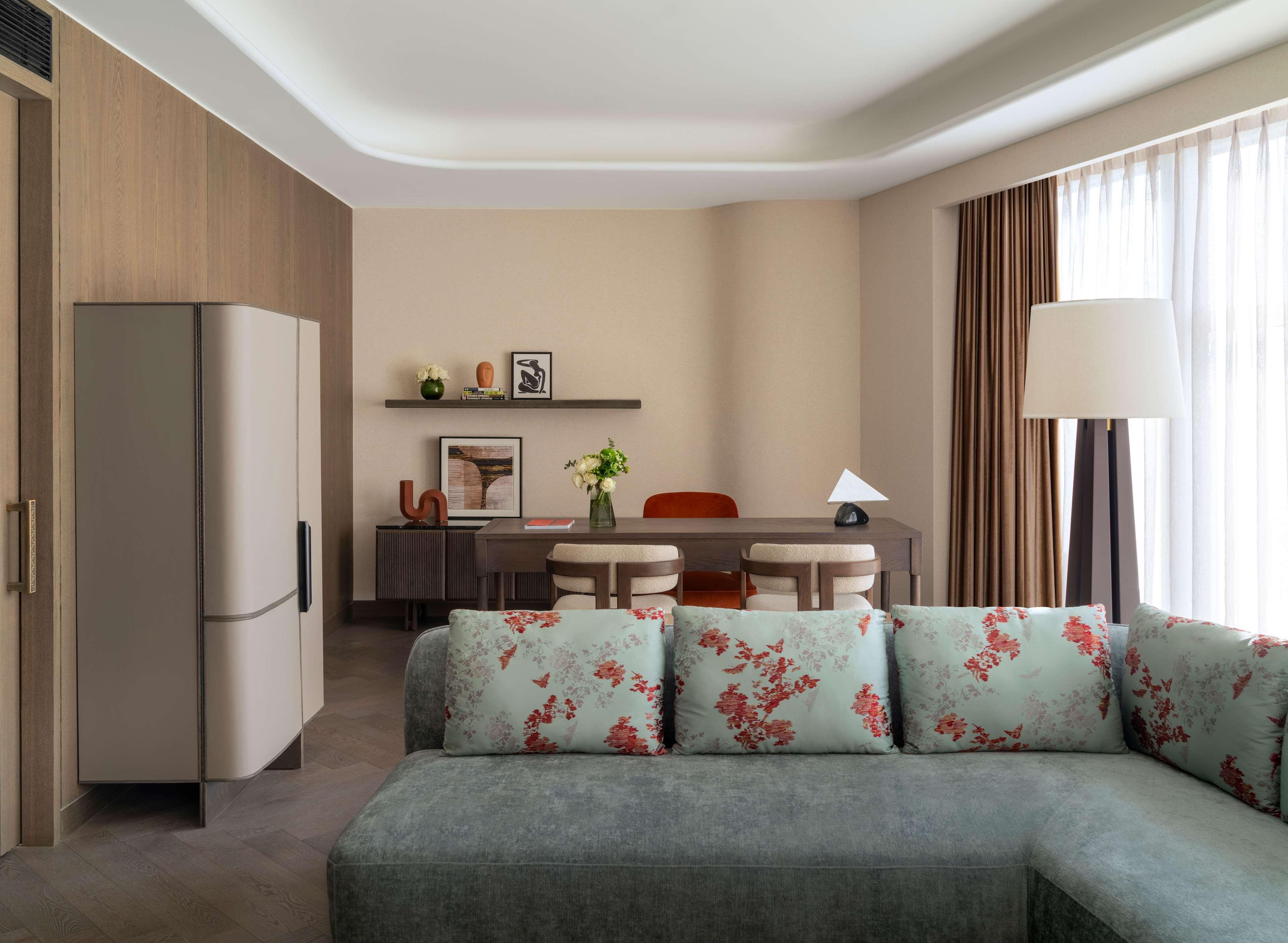 Suite Deluxe King Bed