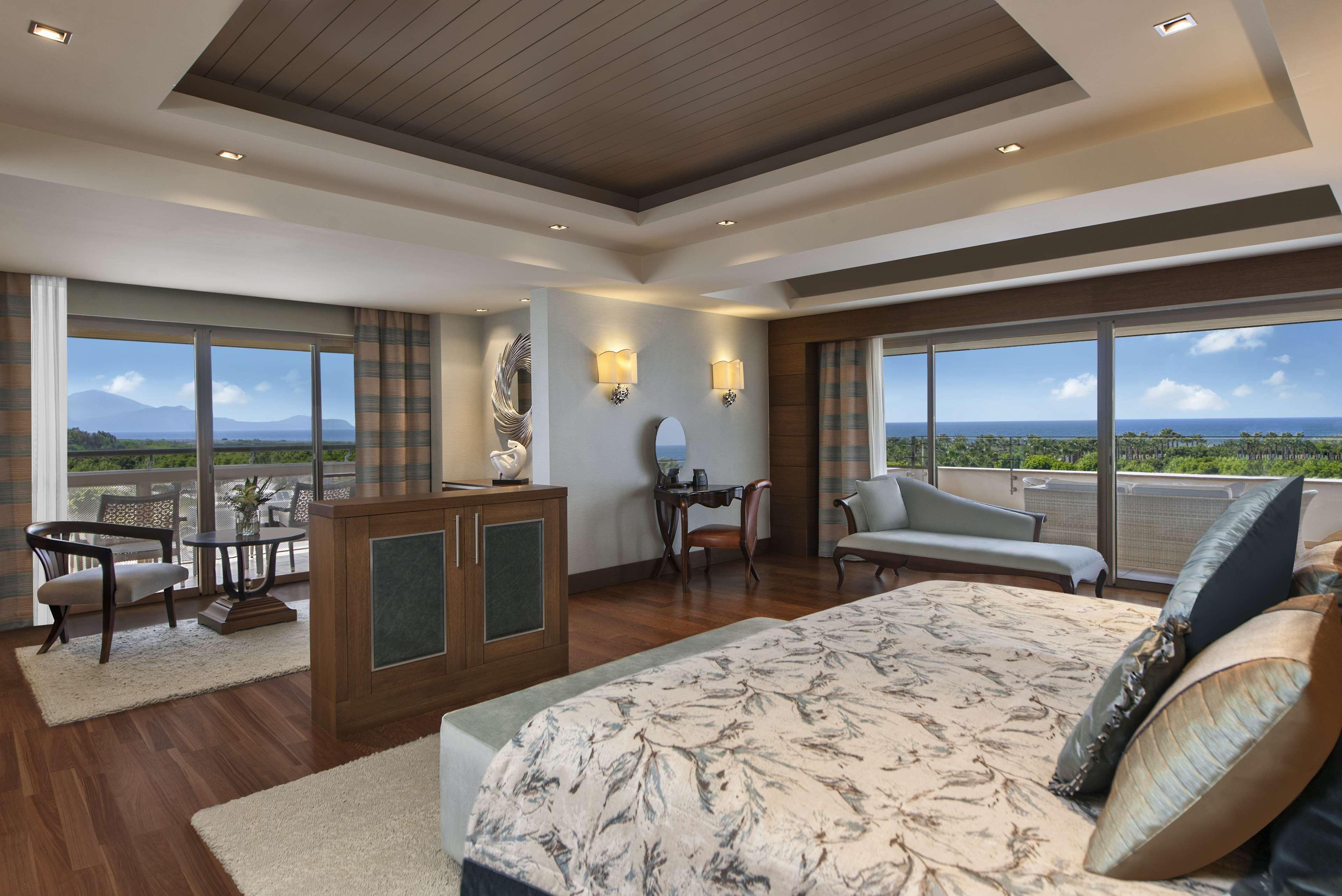 Suite Sea View King Bed