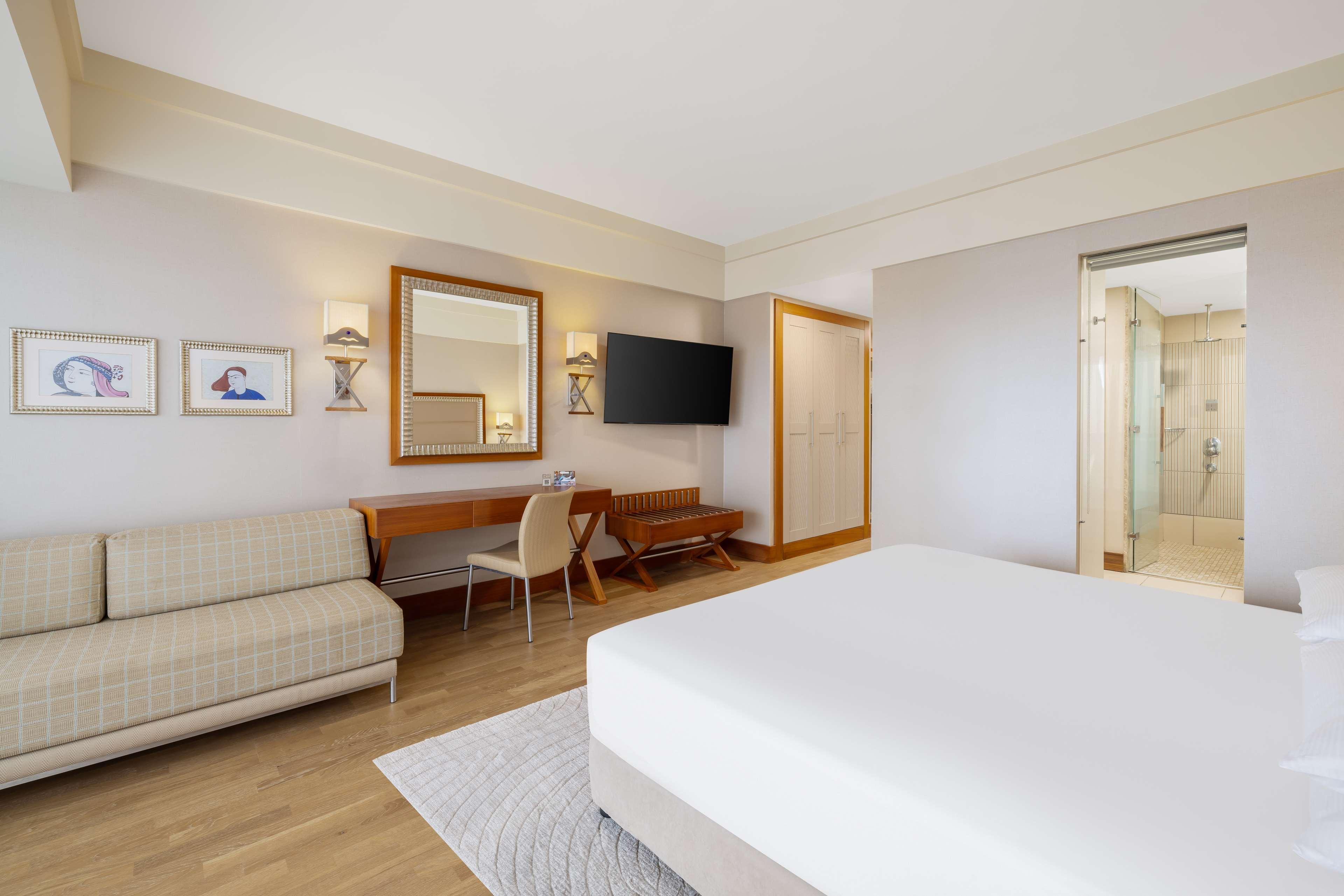 Double Guest Room King Bed