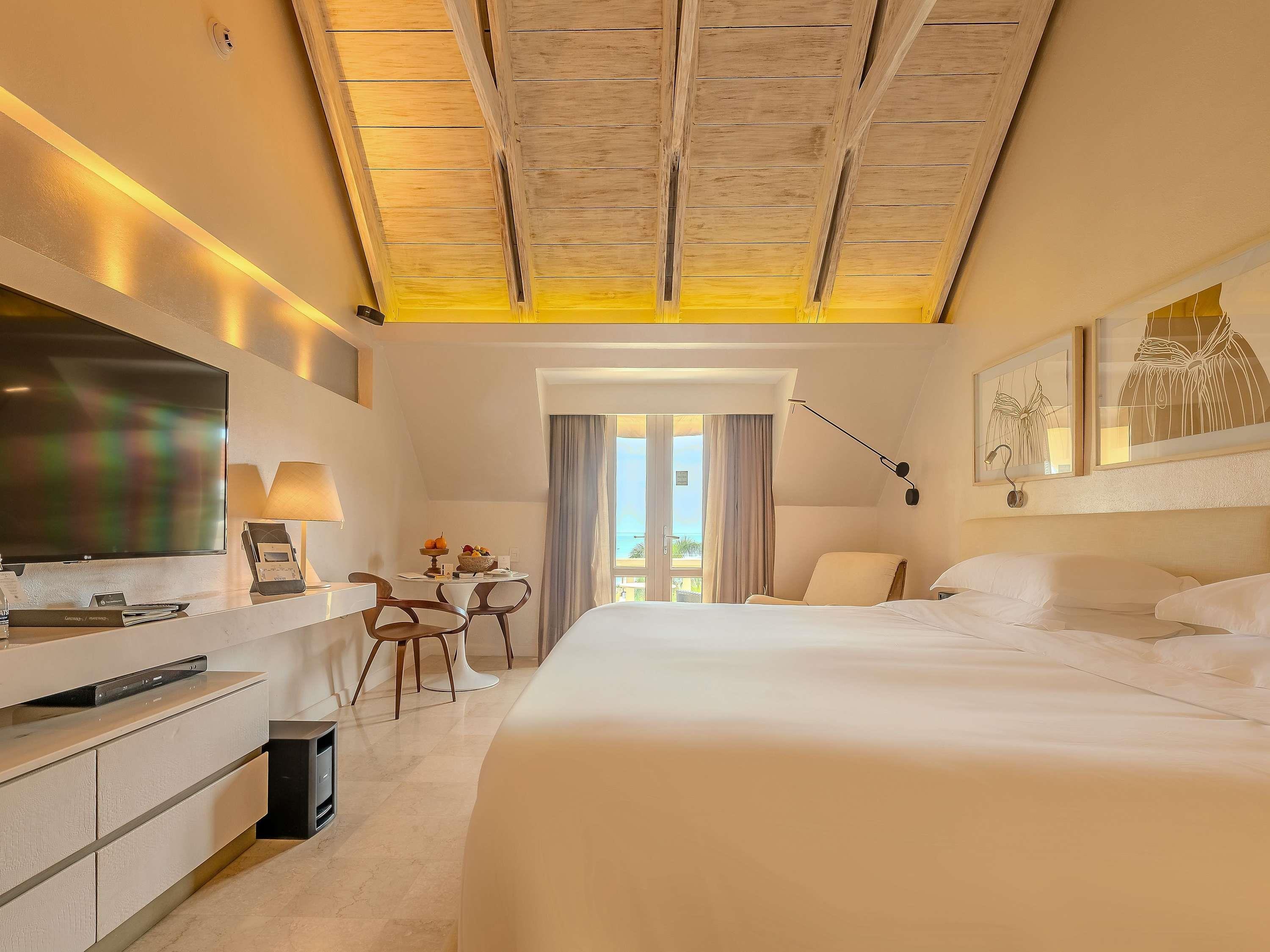 Double Deluxe King Bed