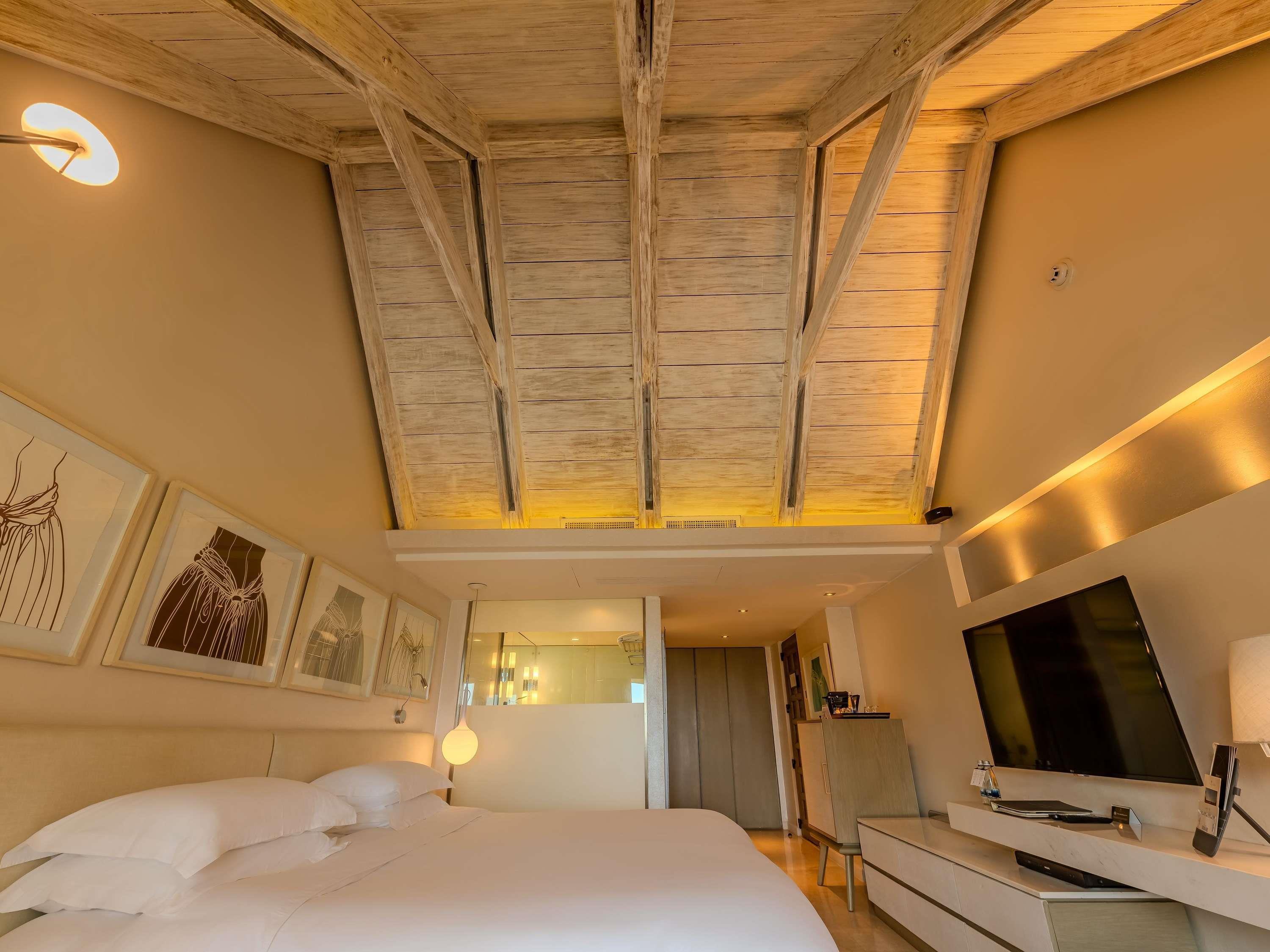 Double Deluxe King Bed