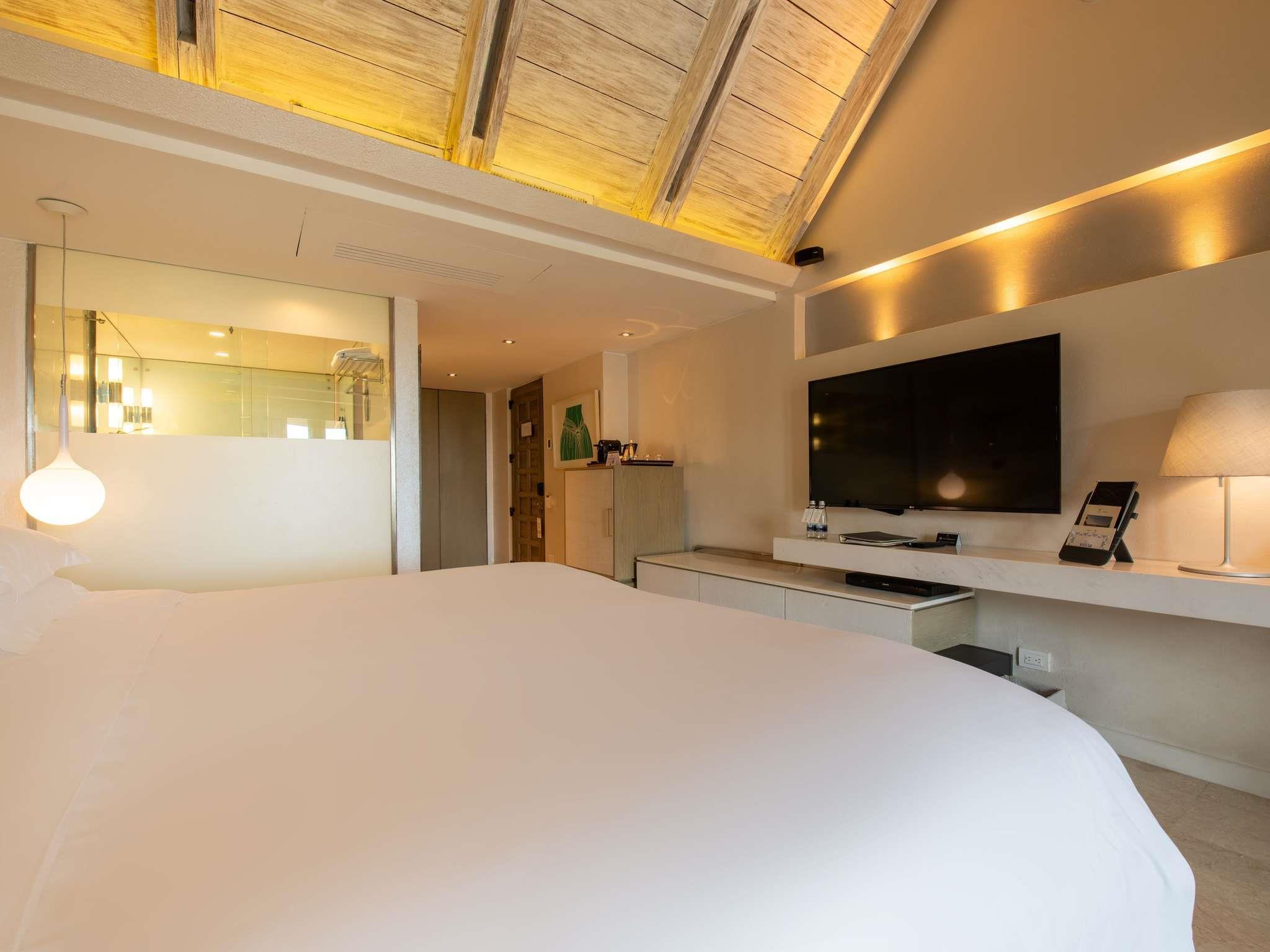 Double Deluxe King Bed