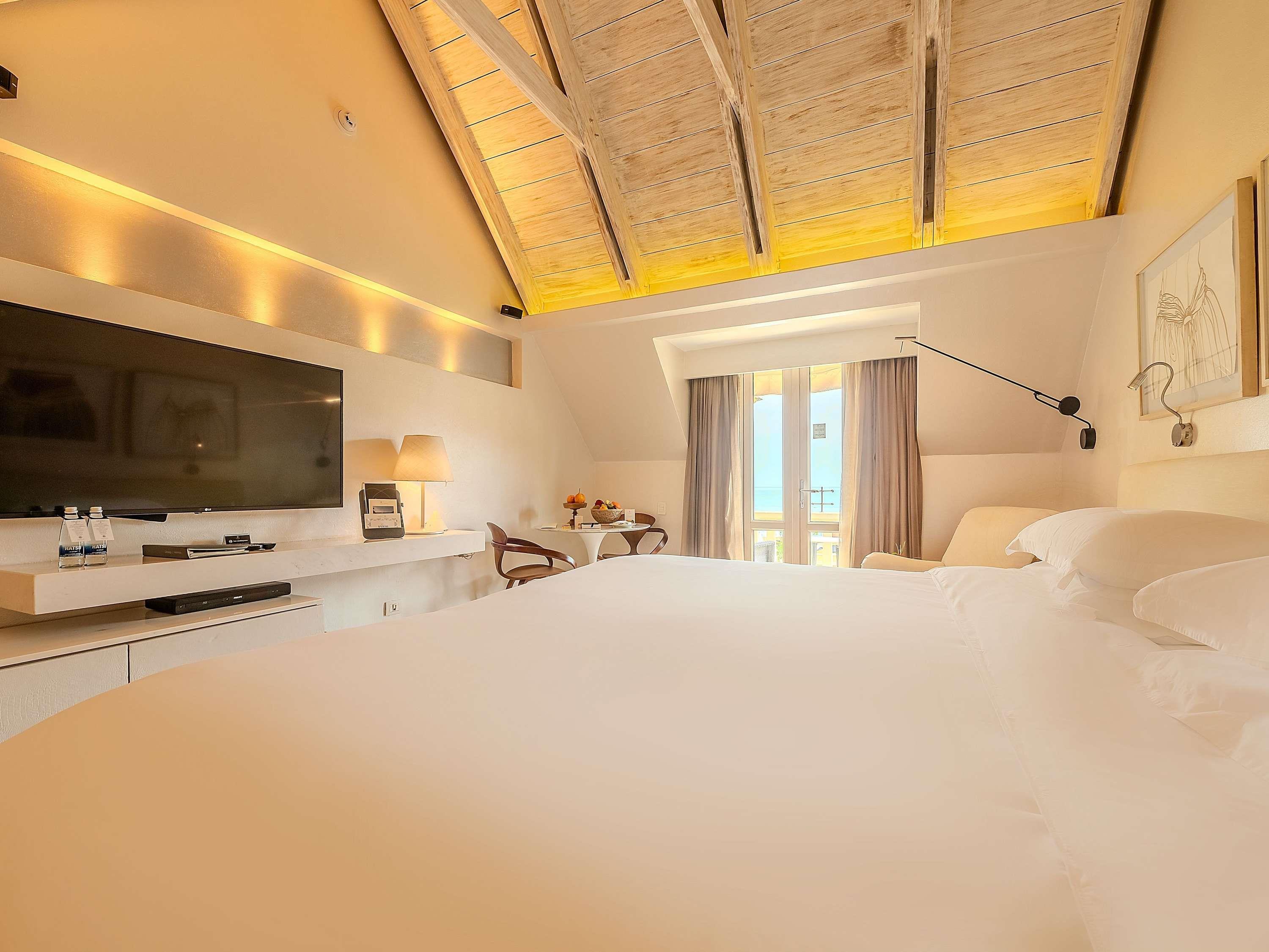 Double Deluxe King Bed