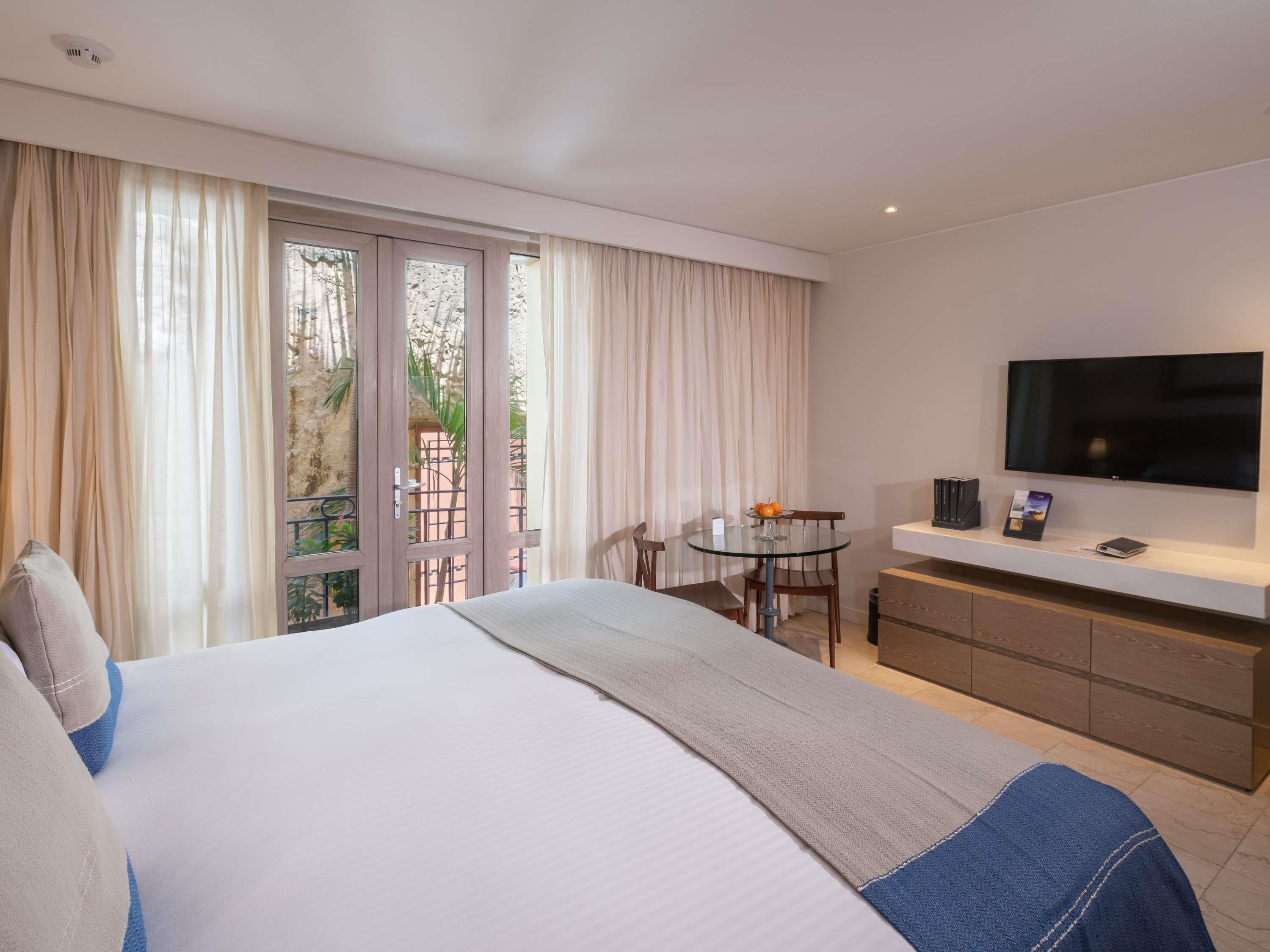 Double Classic King Bed