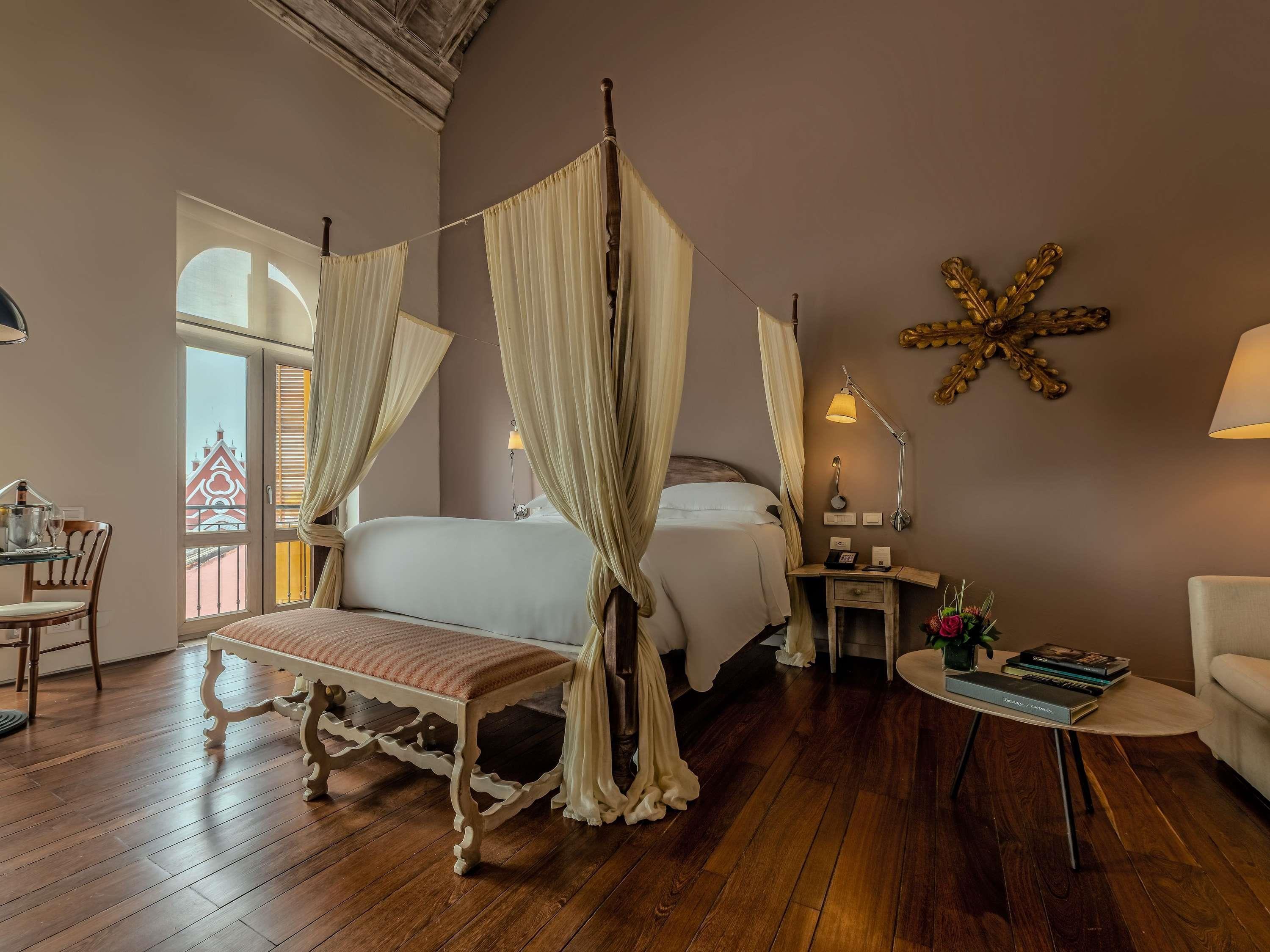 Suite King Size Bed