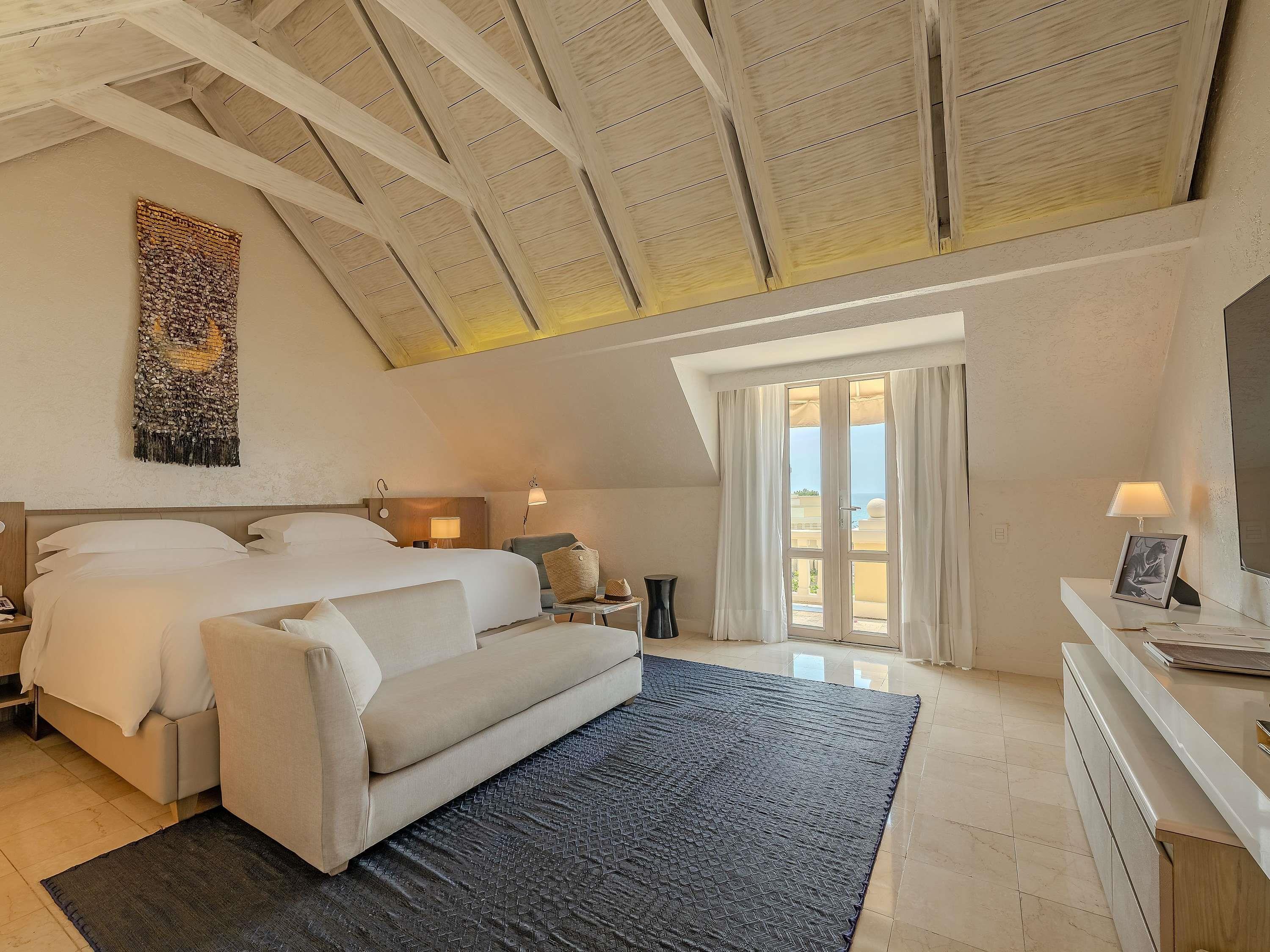 Suite King Size Bed