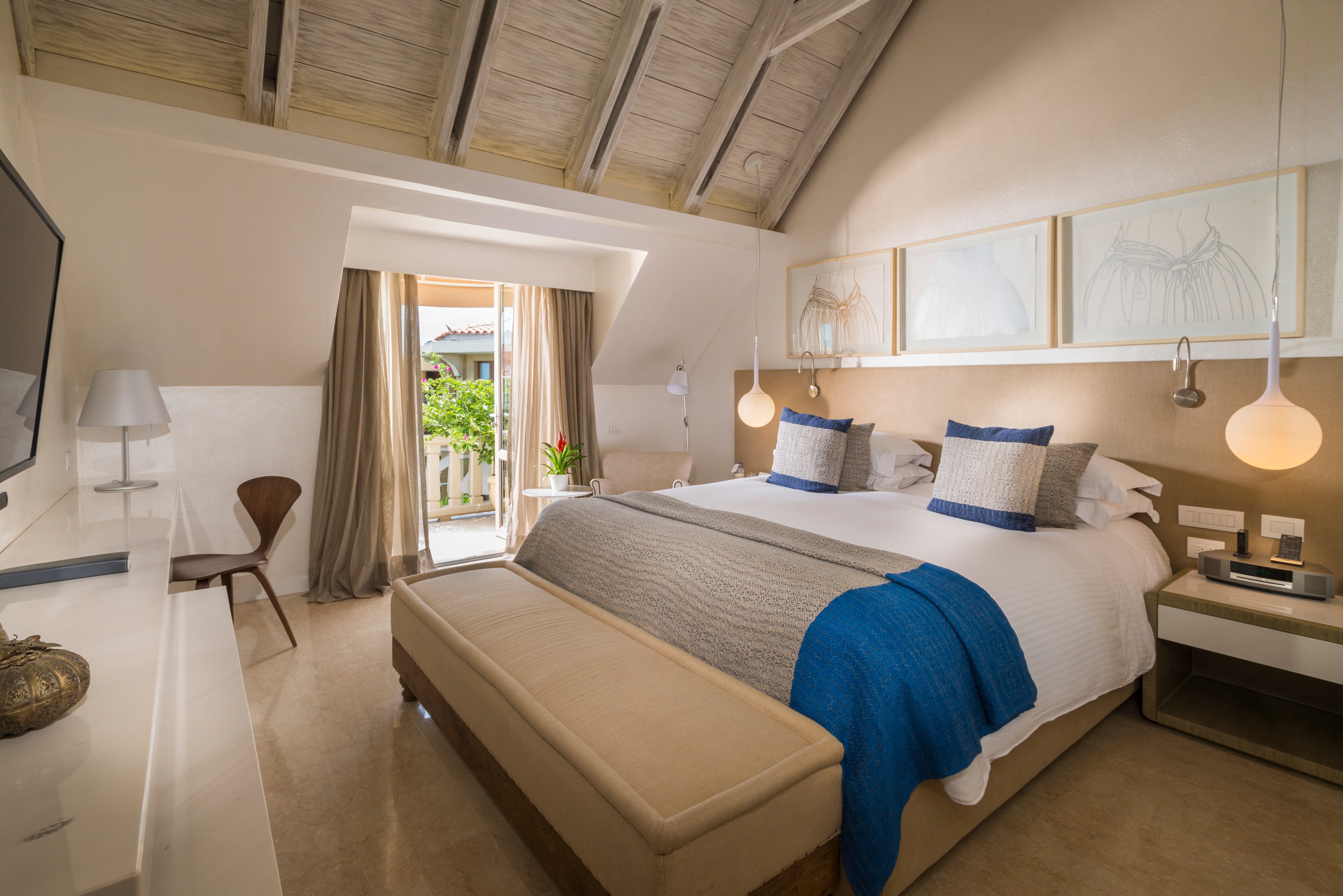 Double Deluxe King Bed