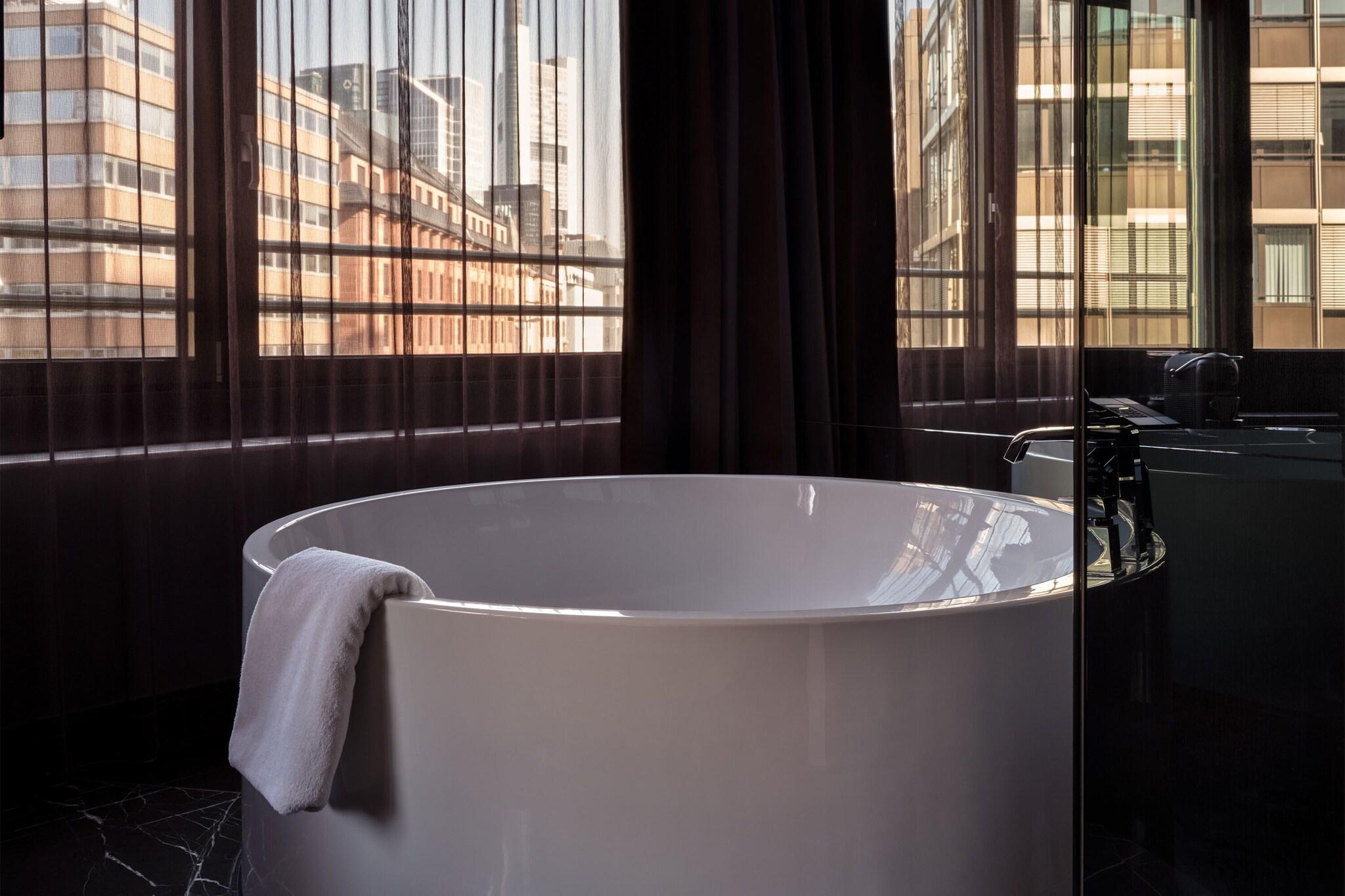 Double Deluxe King Bed