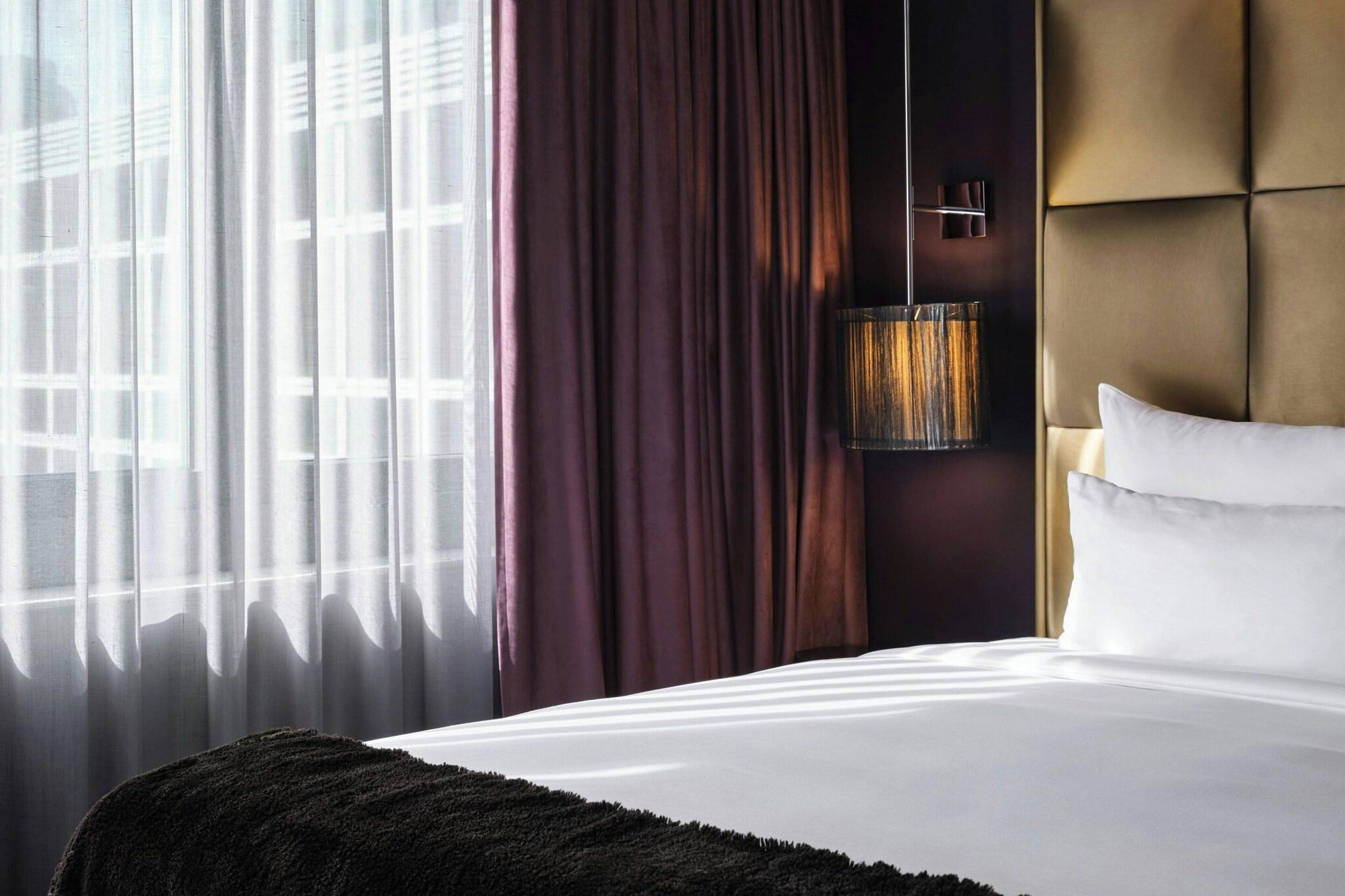 Double Queen Size Bed