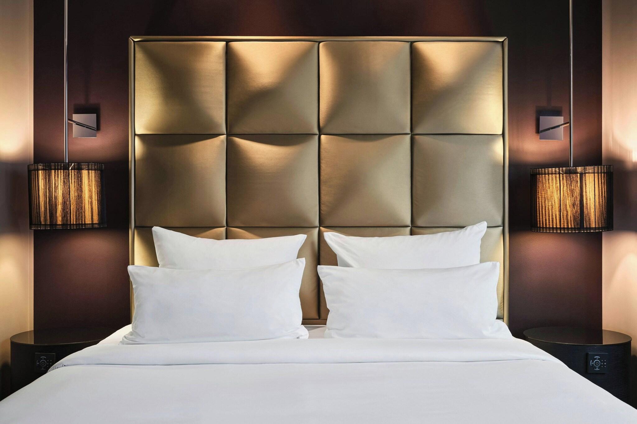 Suite City View King Bed