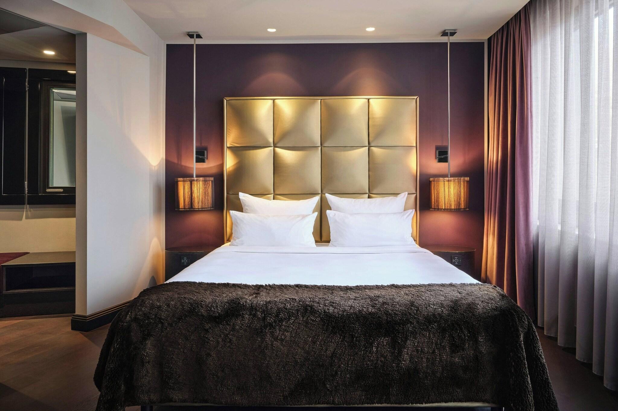 Suite City View King Bed