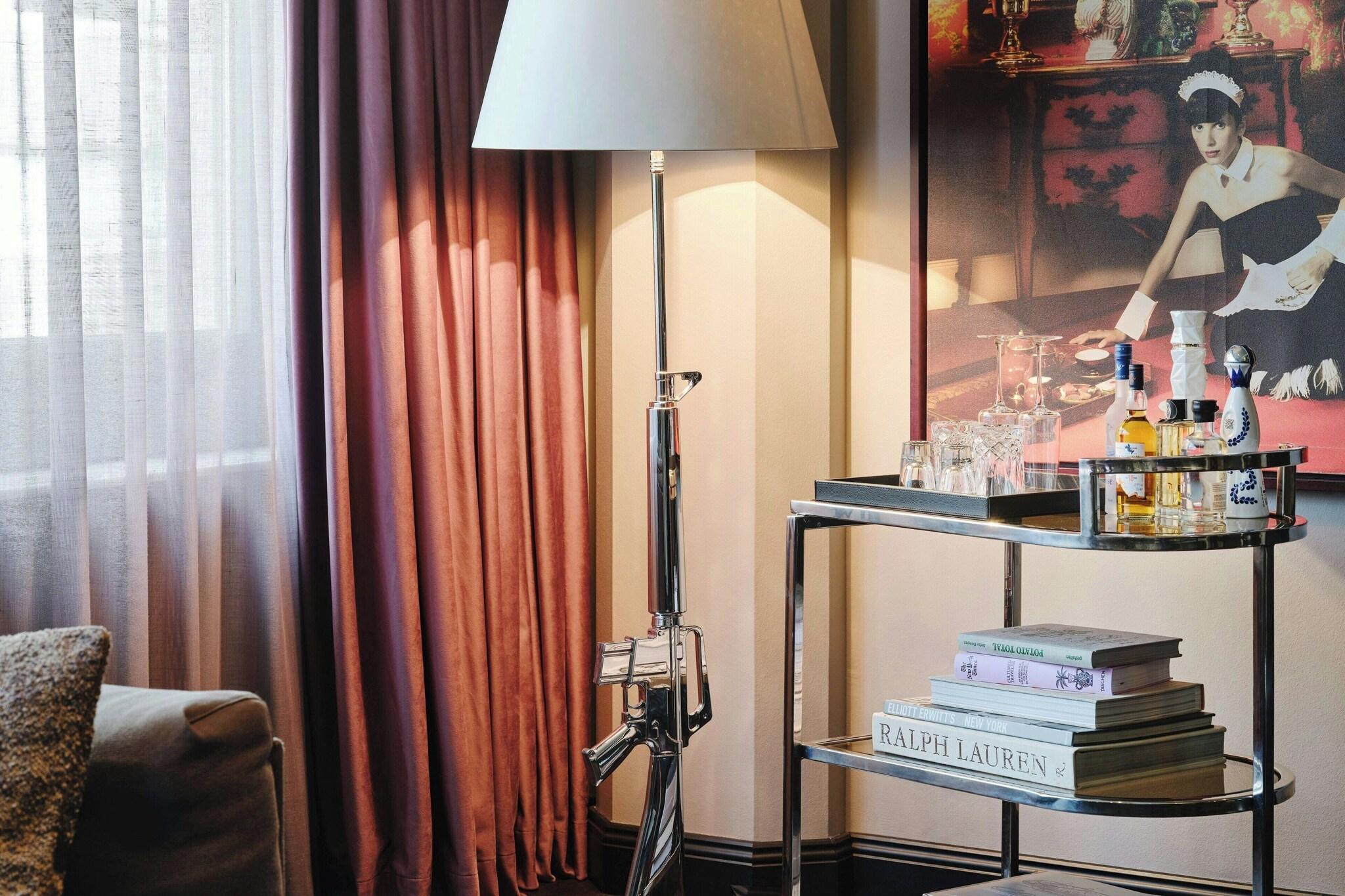 Suite City View King Bed