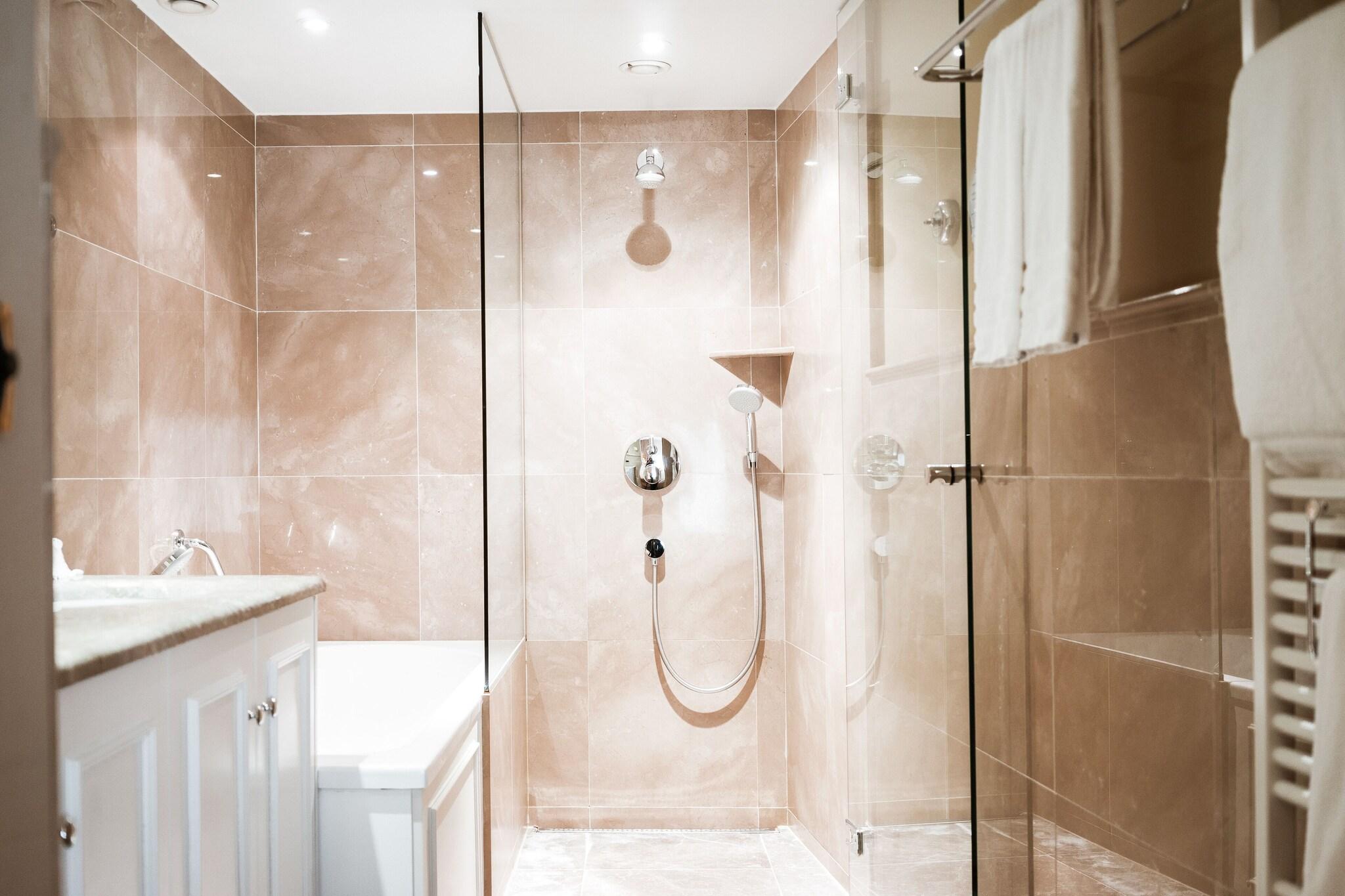 Double Deluxe King Bed