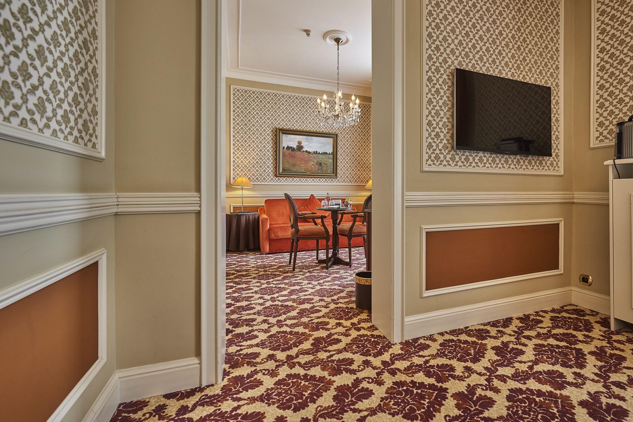 Double Deluxe King Bed