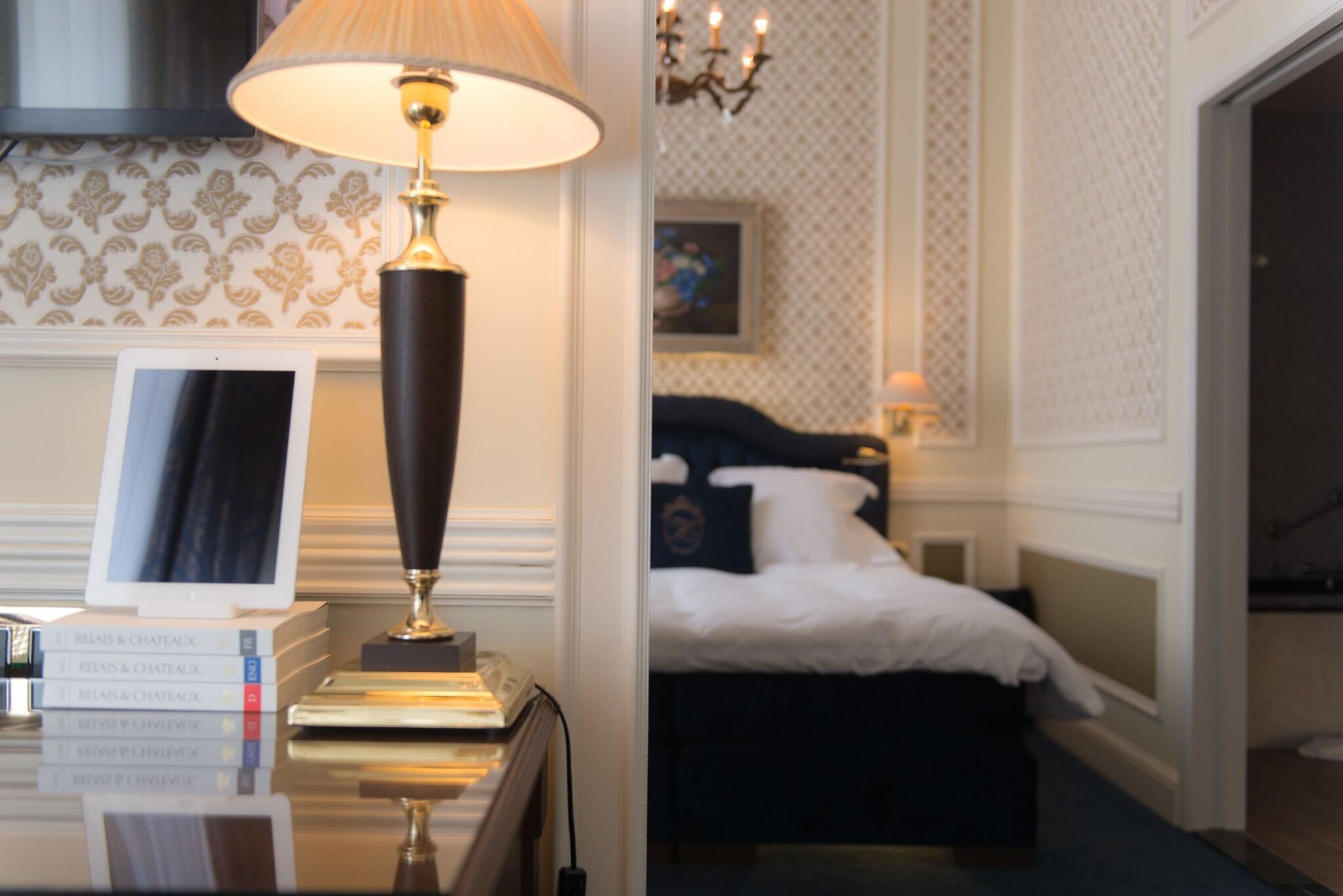 Double Deluxe King Bed