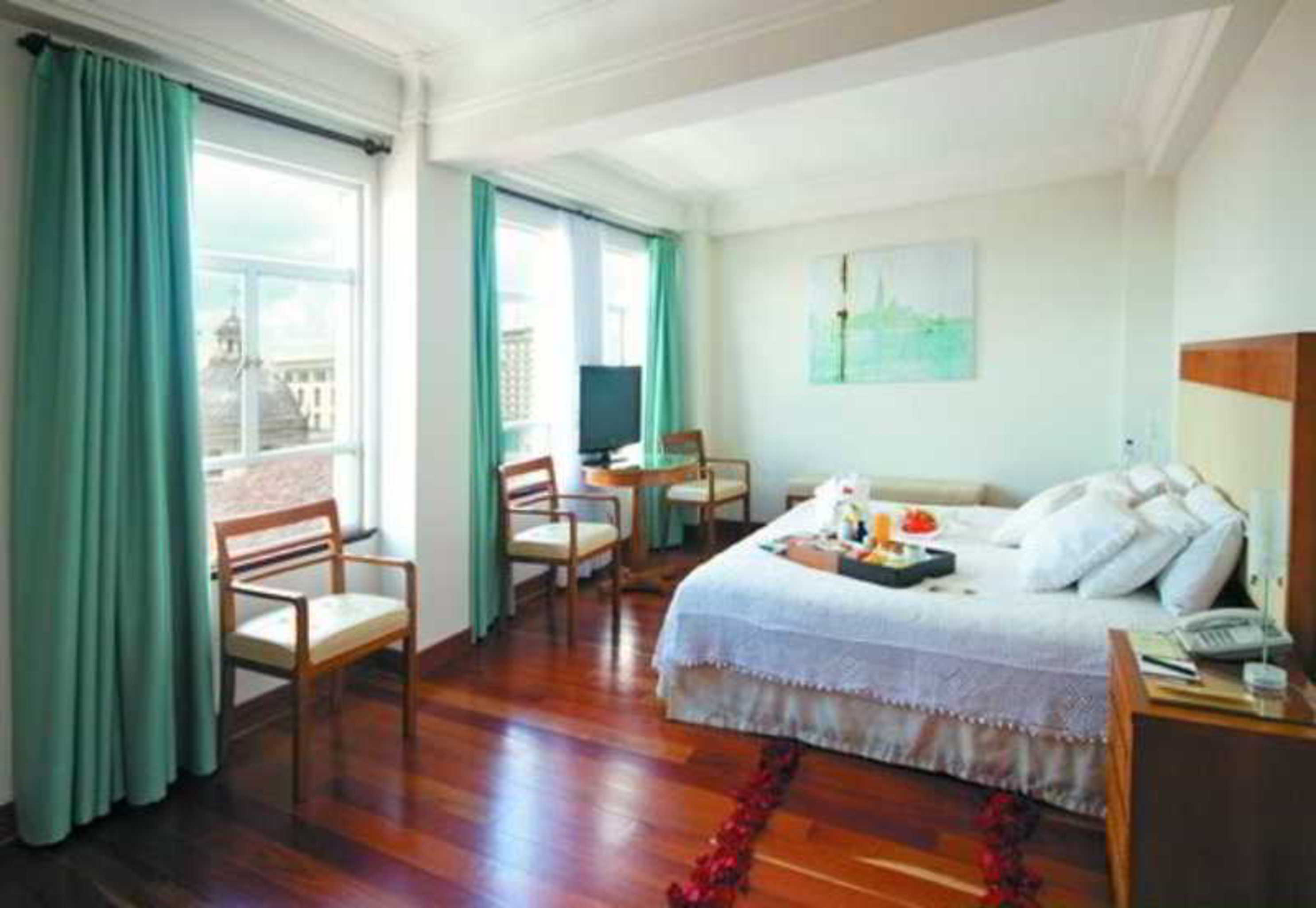 Junior Suite King Size Bed