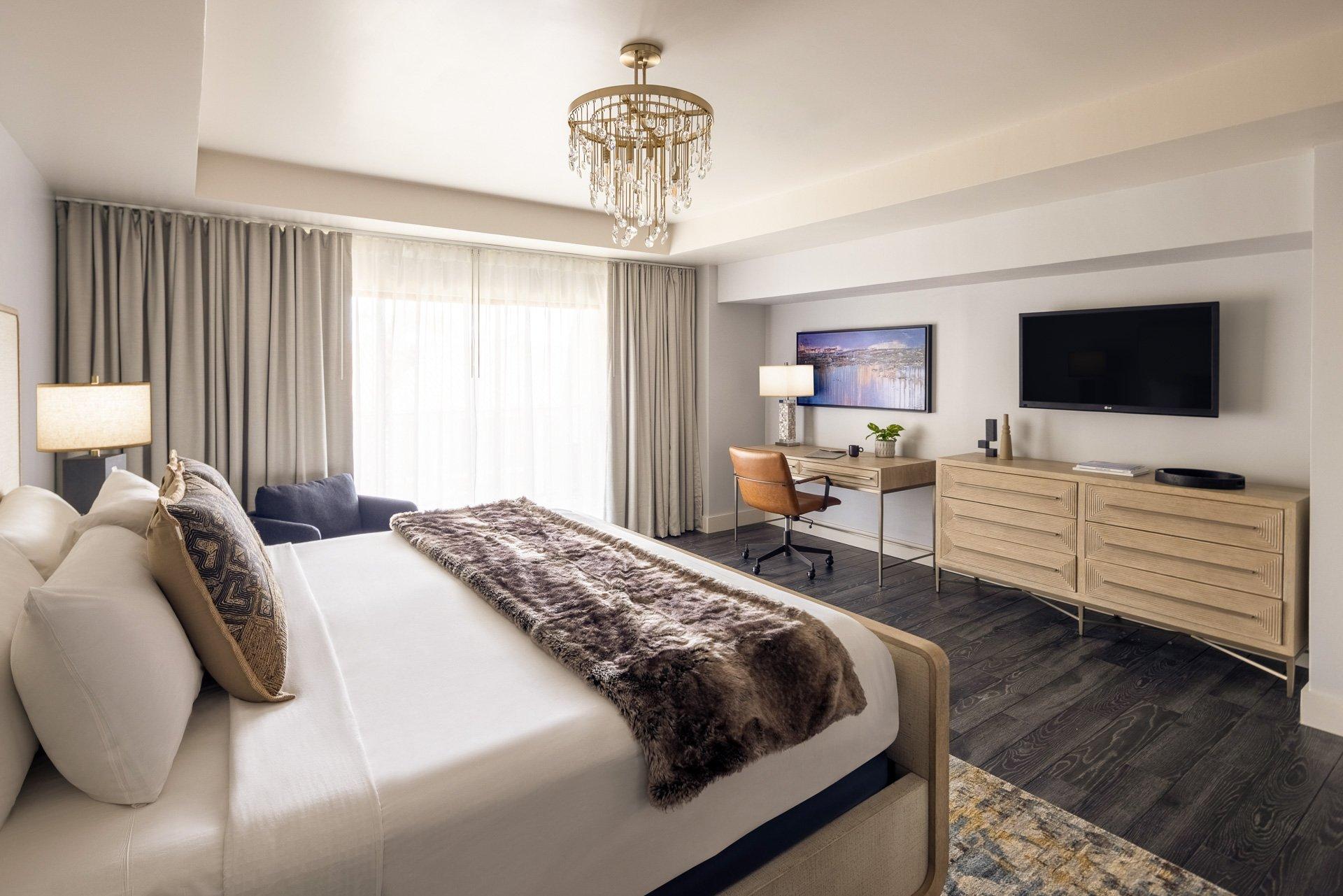 Suite with Balcony with Views