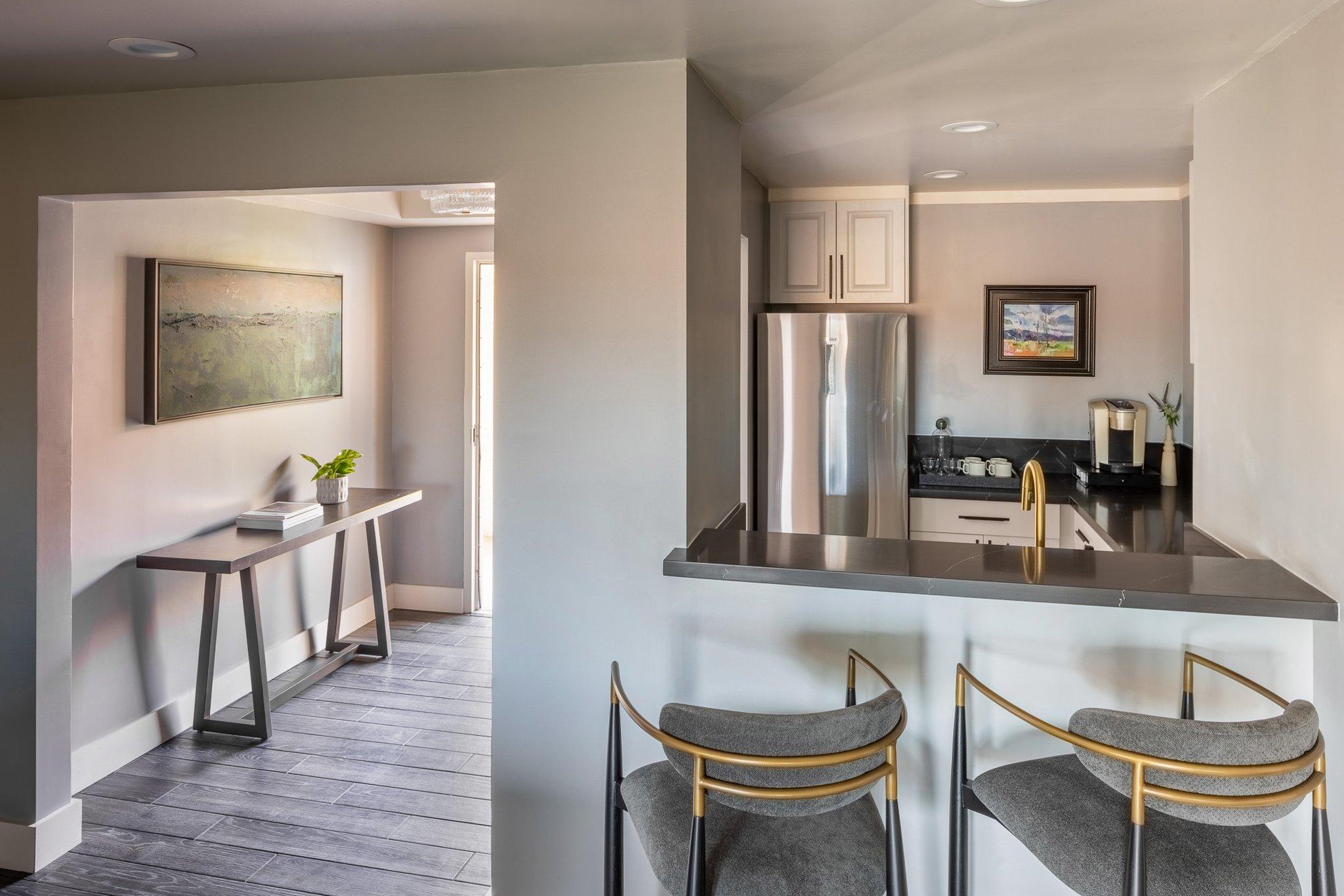 Suite with Balcony with Views