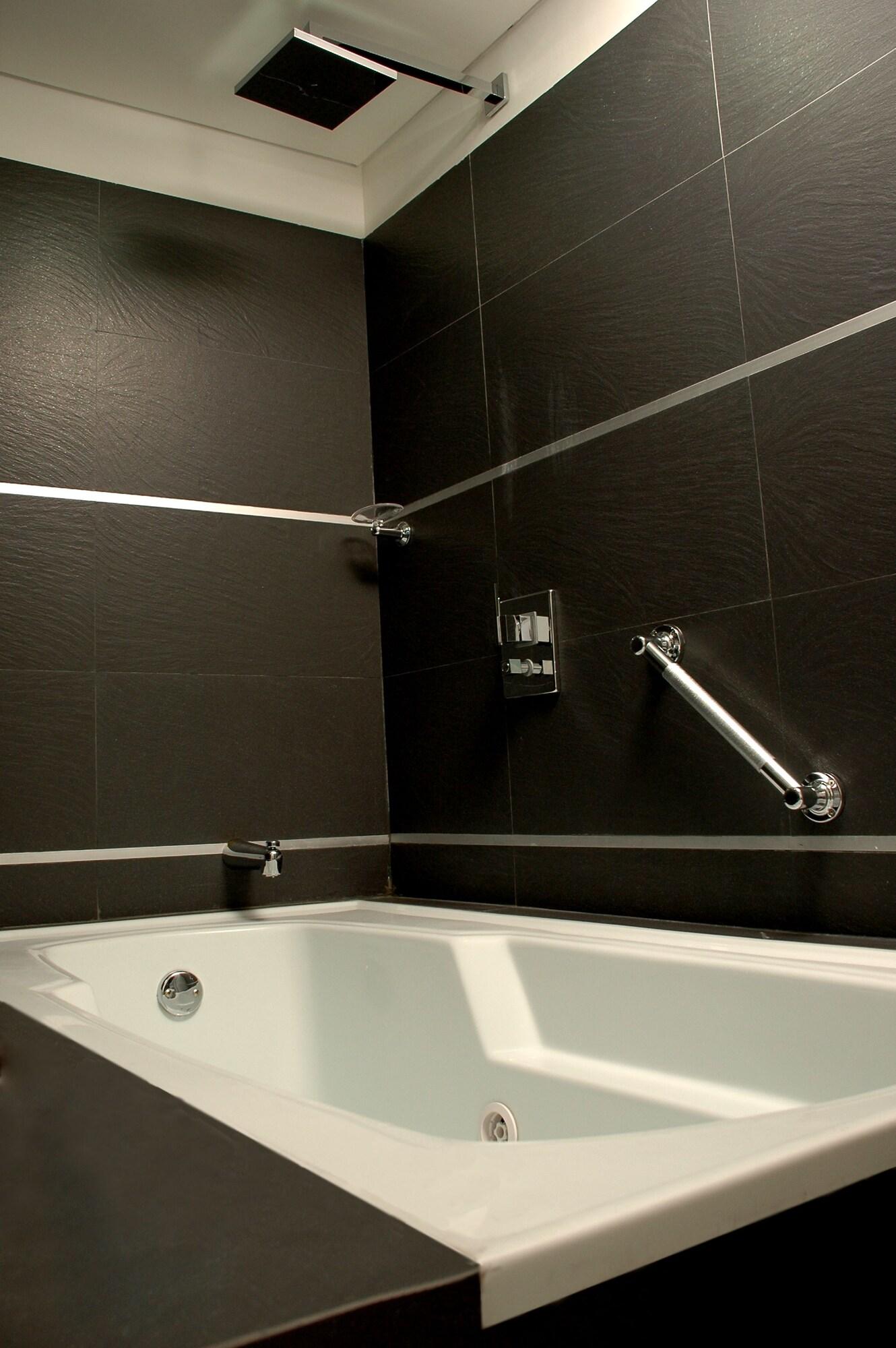 Junior Suite Queen Size Bed