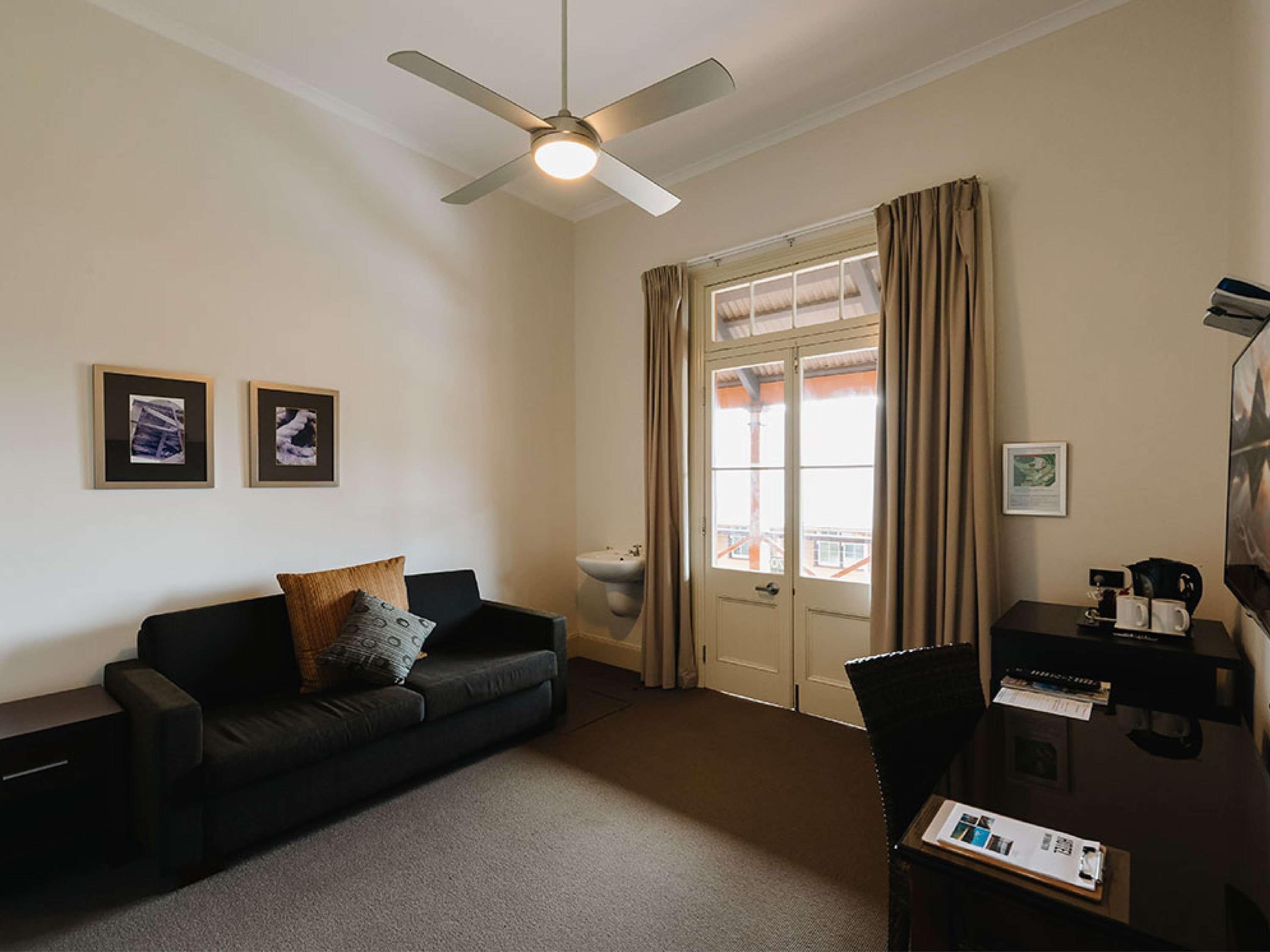 Suite Queen Size Bed