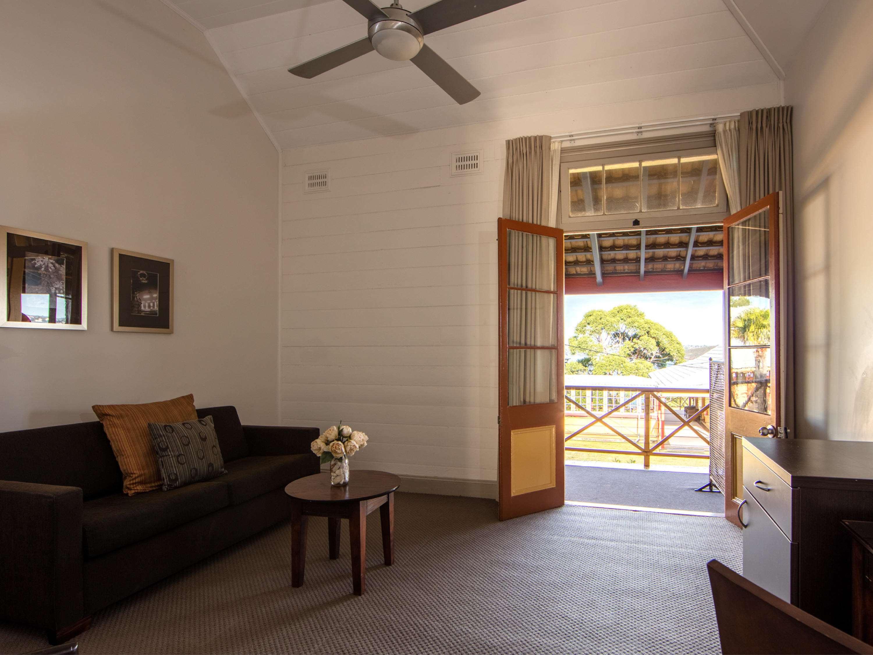 Suite Deluxe Queen Bed