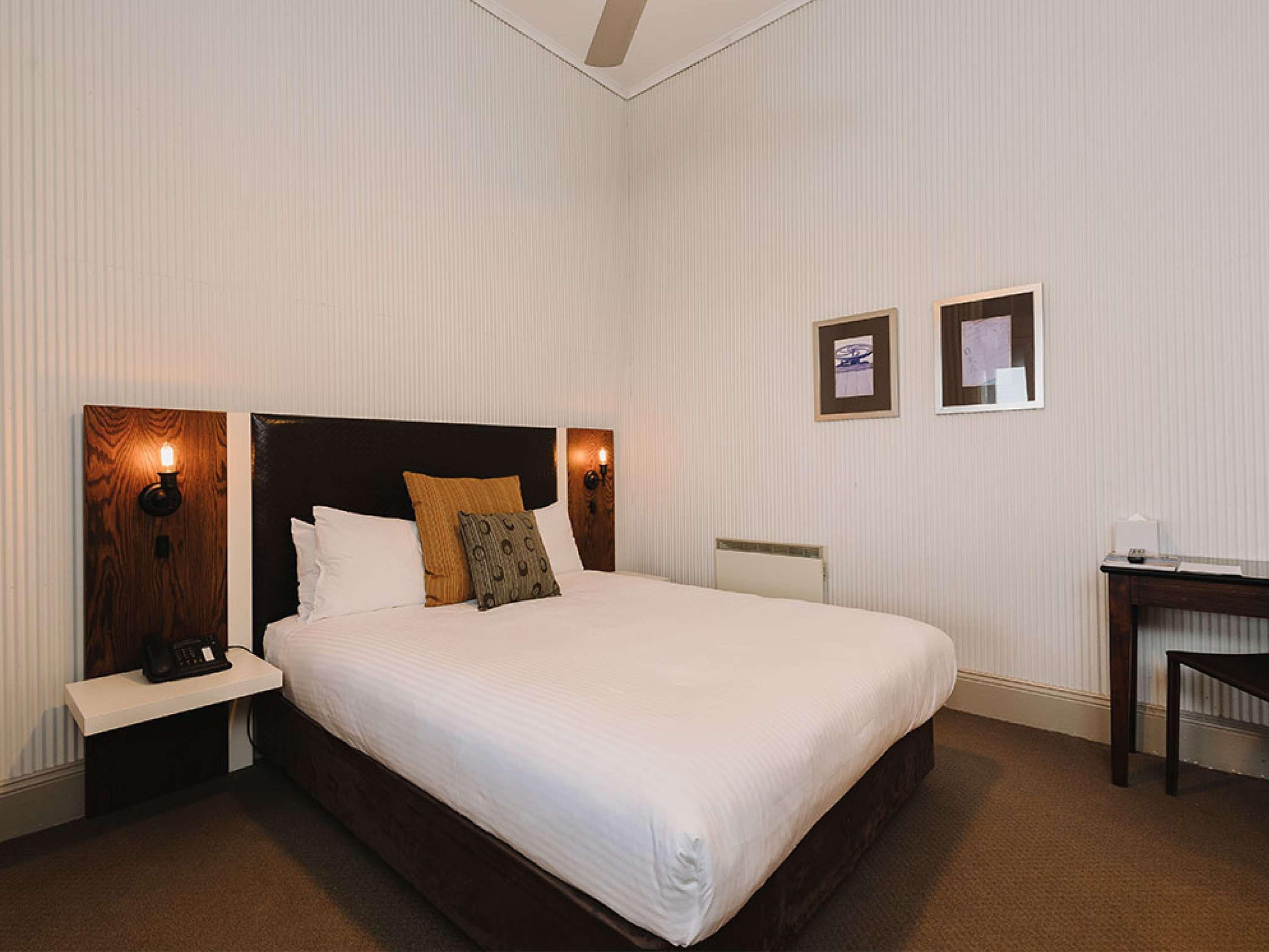 Suite Deluxe Queen Bed