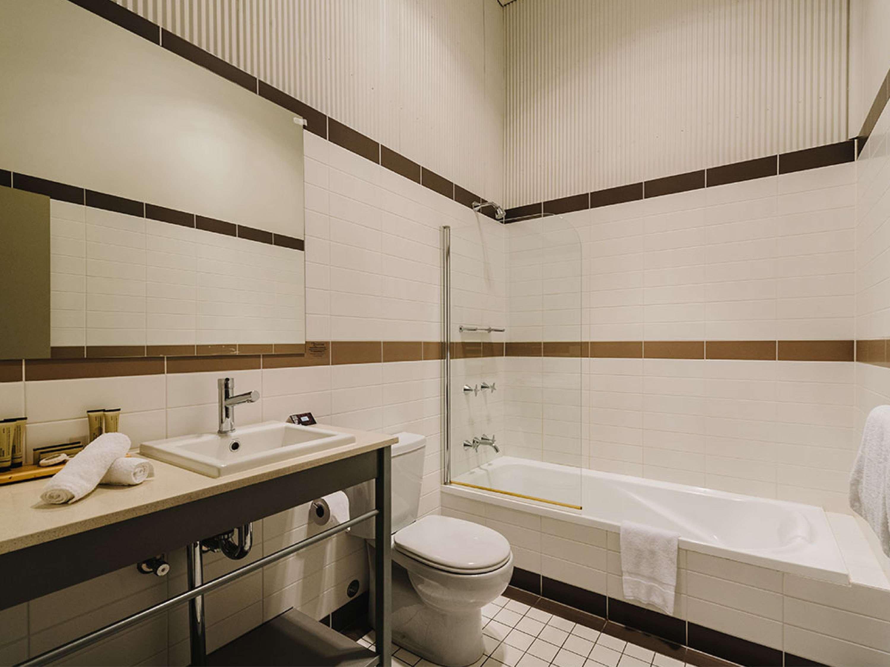 Suite Deluxe Queen Bed