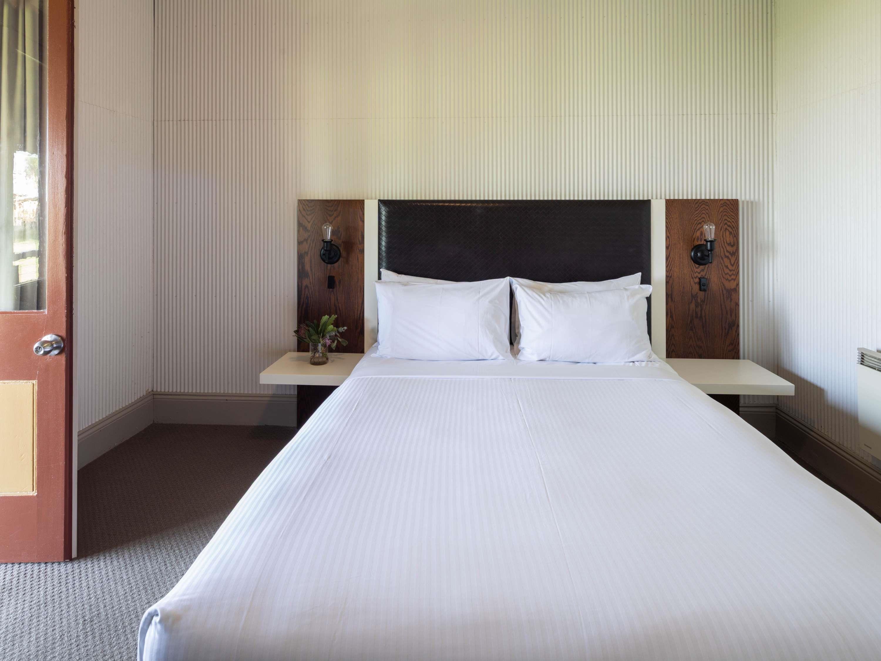 Double Deluxe Queen Bed