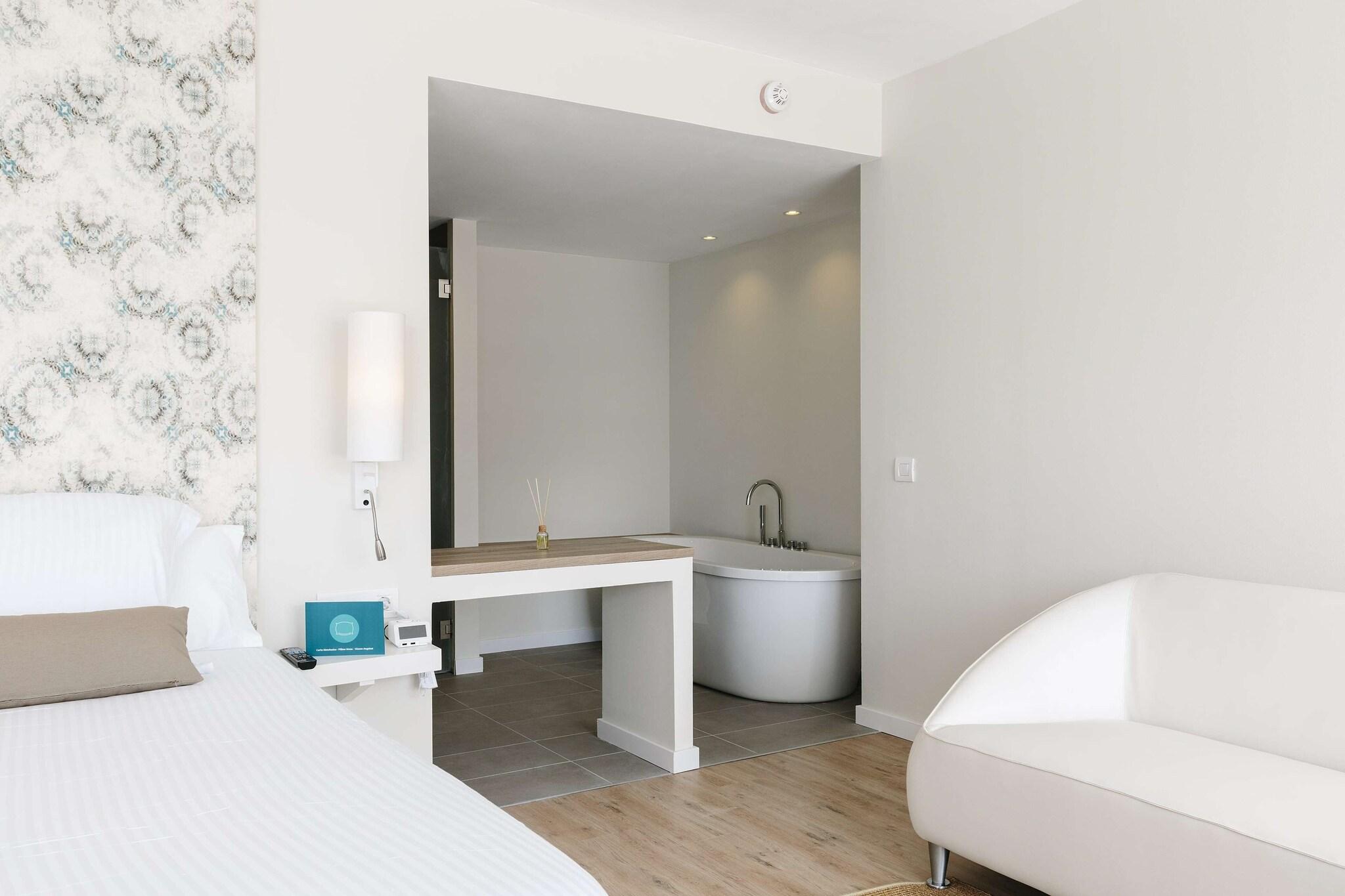 Junior Suite Pool View