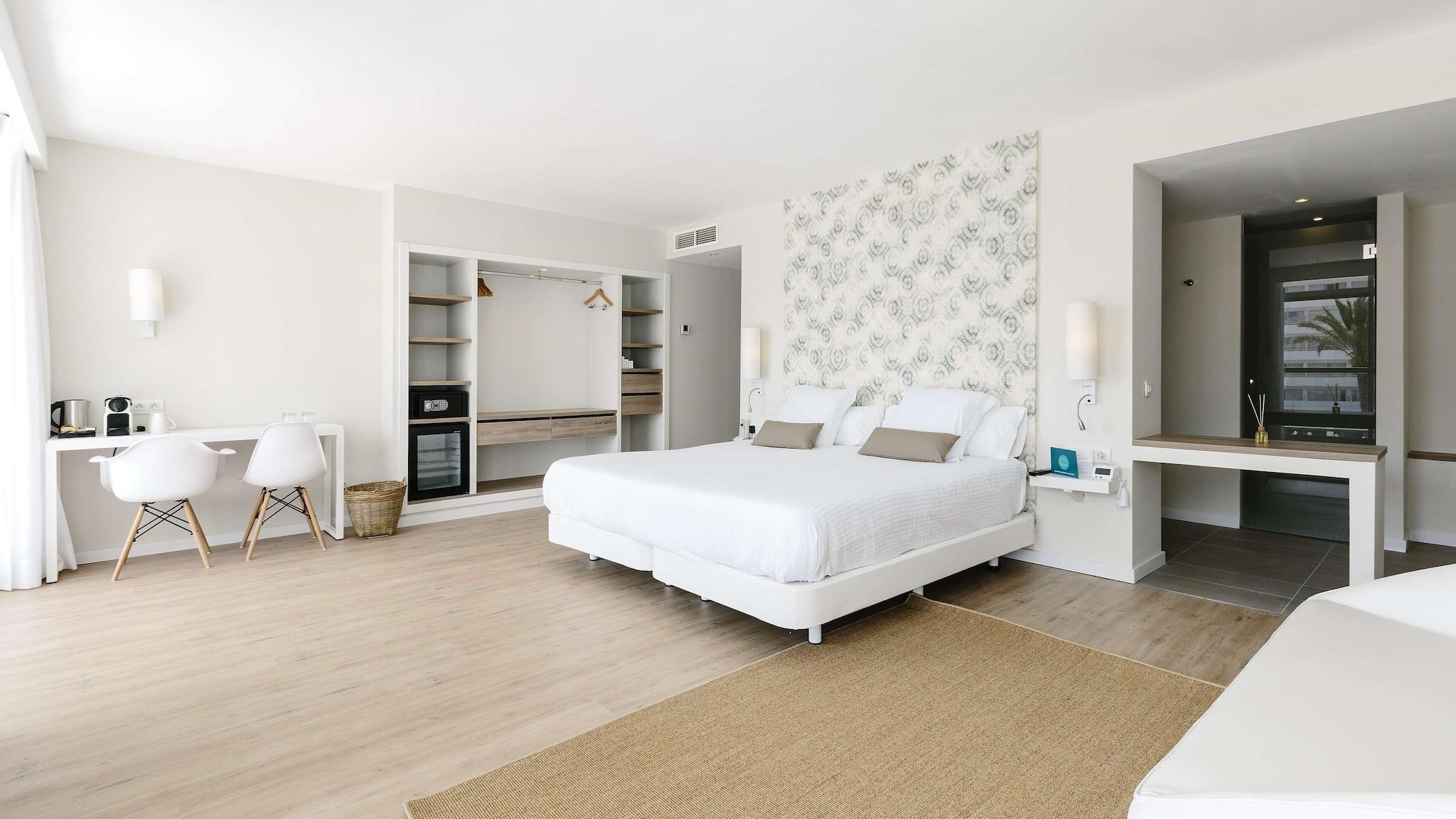 Junior Suite Pool View